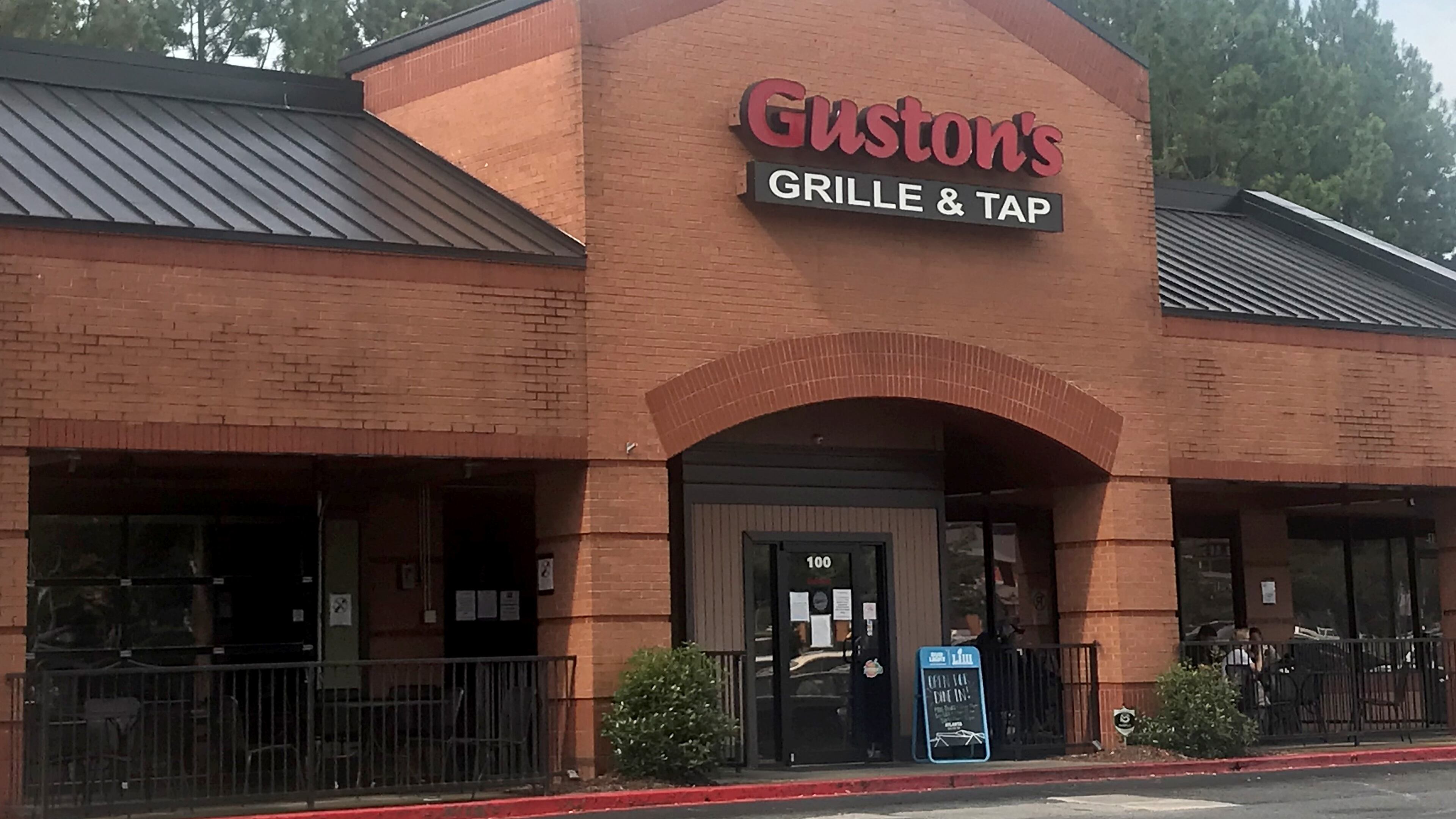 Guston's Grille and Tap near Acworth was one of three area businesses targeted by a "crawling burglar" in the same night, according to police. (ALEXIS STEVENS / alexis.stevens@ajc.com)