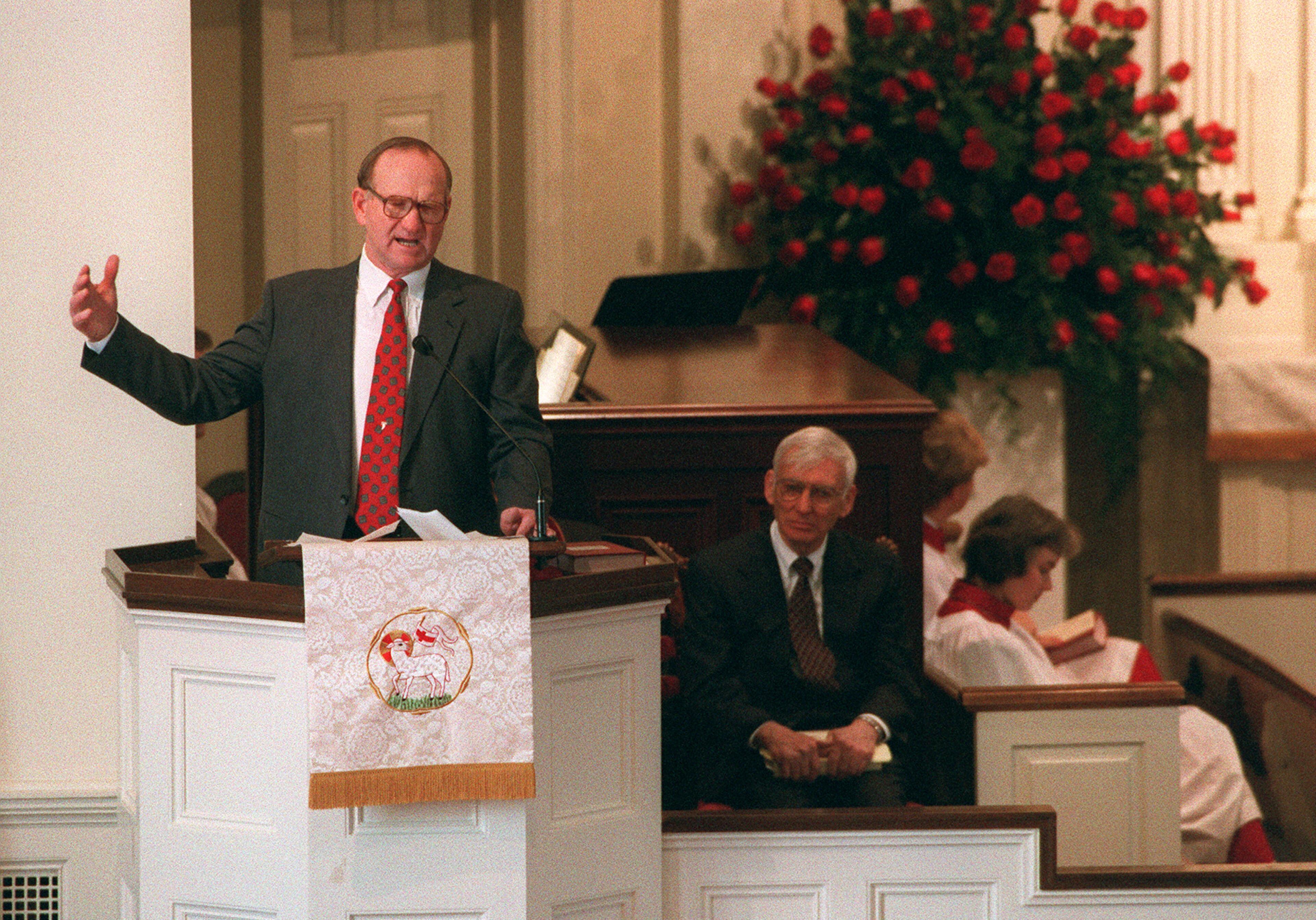 Tommy Nobis gives the eulogy for Rankin Smith Sr., during a memorial service for the Atlanta Falcons owner, Tuesday October 28, 1997 at Peachtree Memorial United Methodist Church. At right is Dan Rooney, president of the Pittsburgh Steelers. (TAIMY ALVAREZ/AJC STAFF)