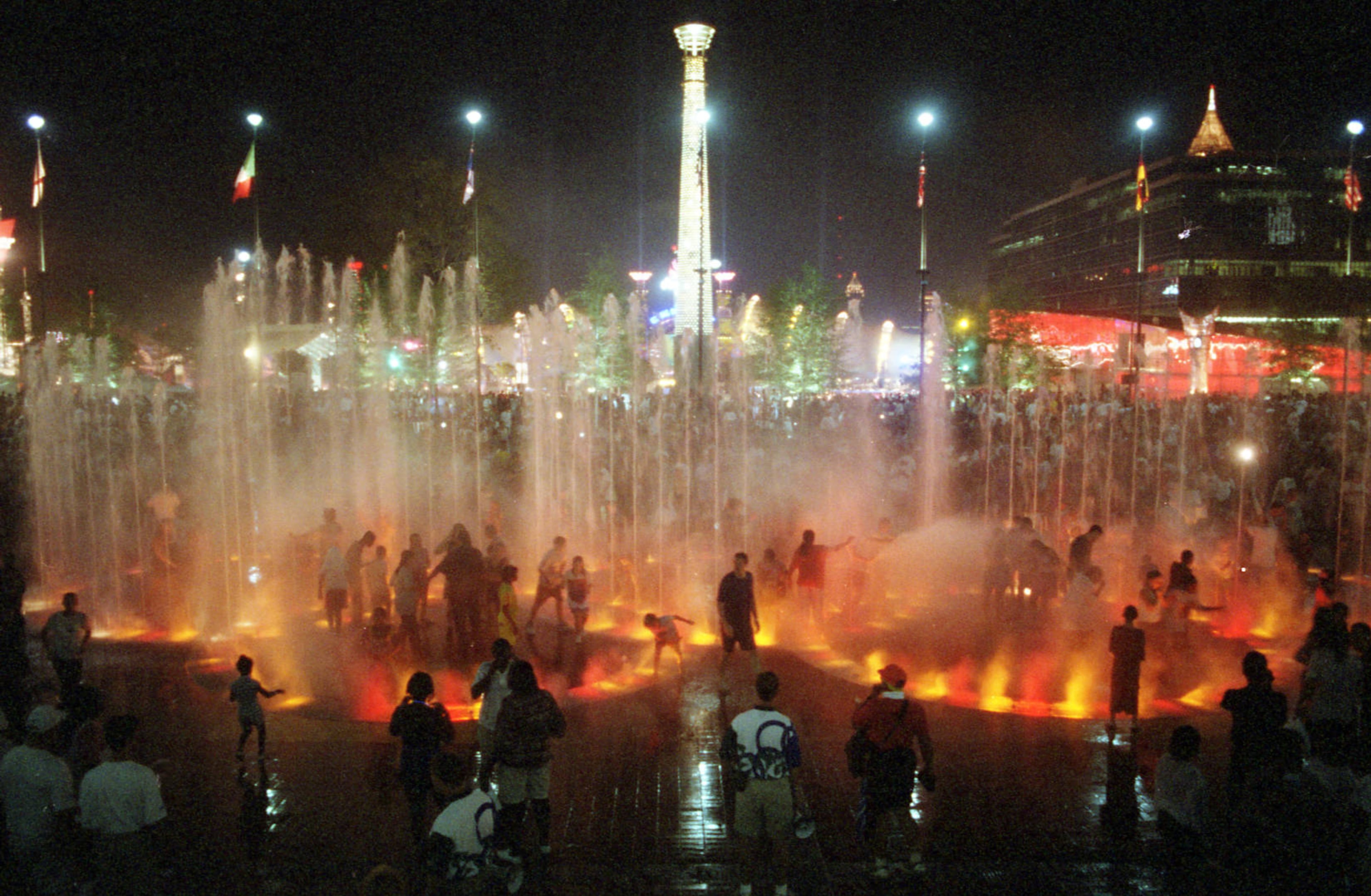 Fountain of Rings in the Centennial Olympic Park, during the 1996 Olympics closing ceremony, Atlanta, Georgia, August 4, 1996. Photo by Justin Williams