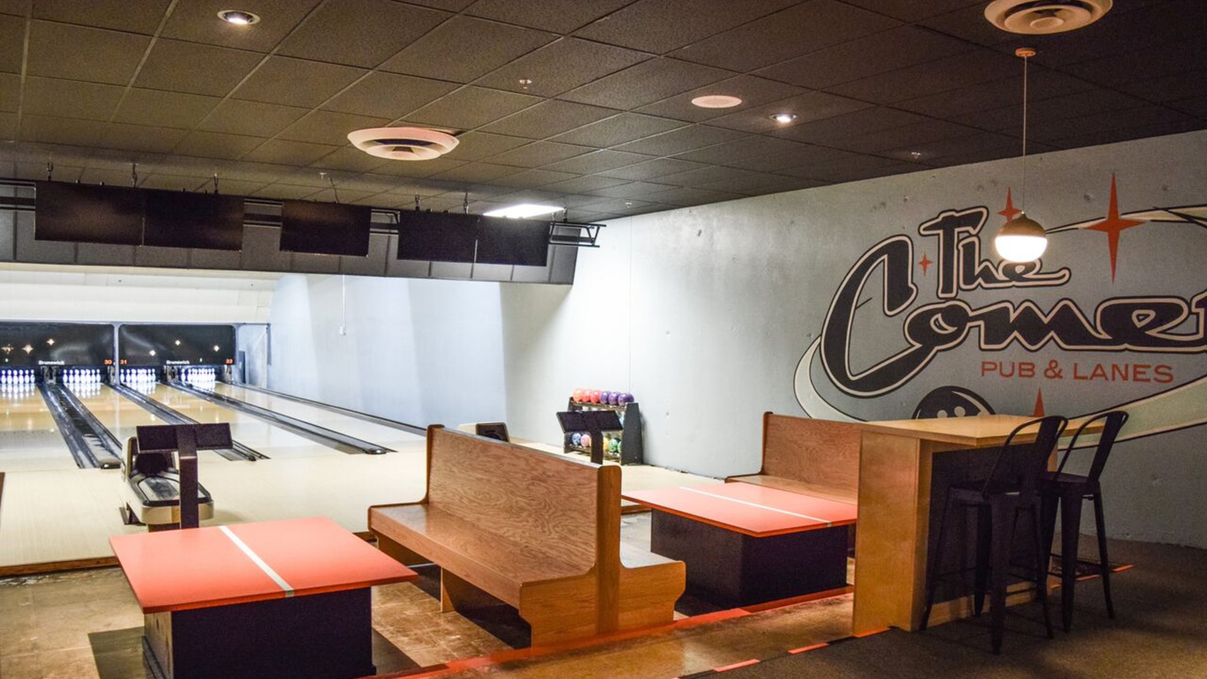 The Comet Pub & Lanes.