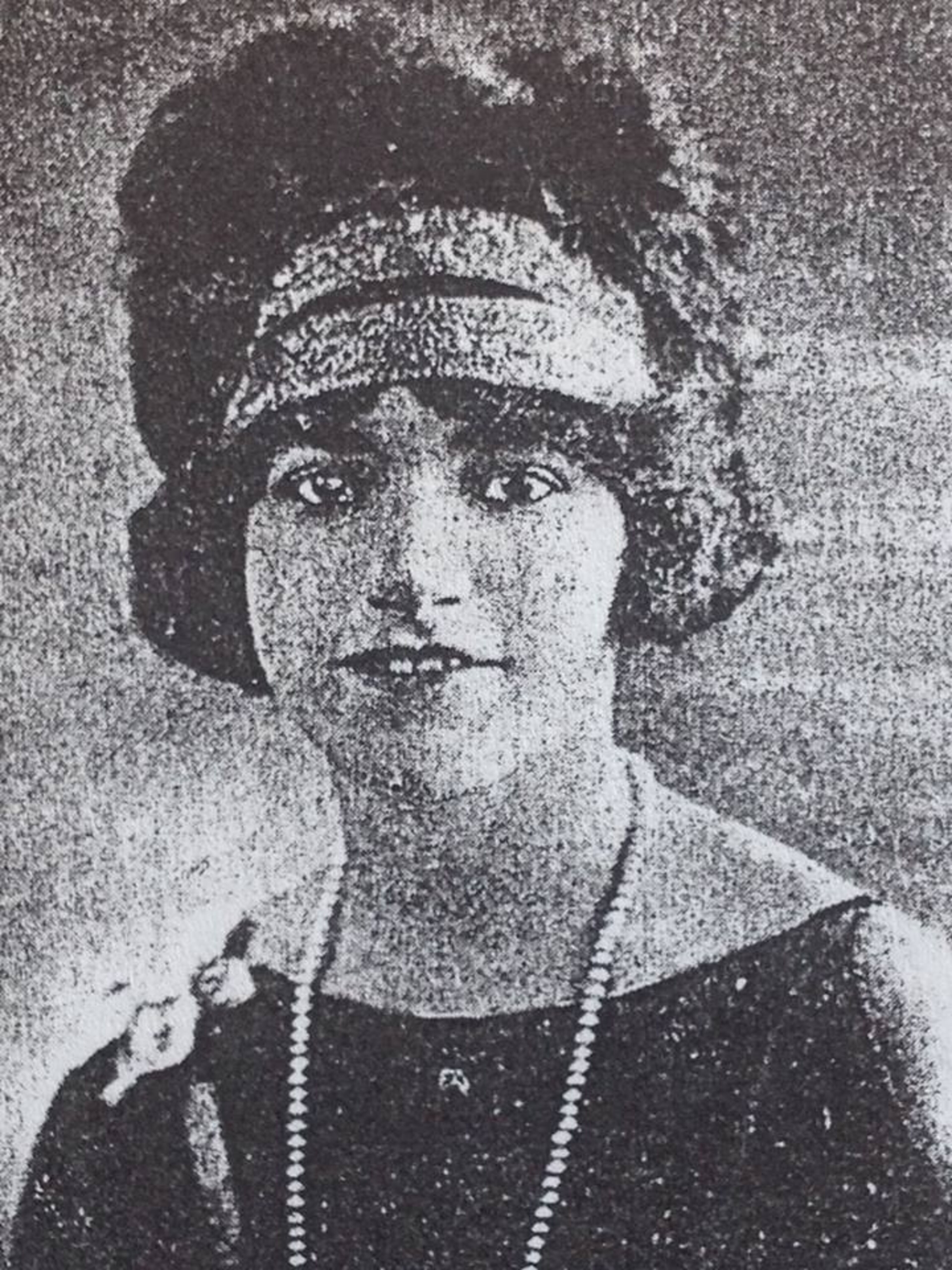 Doralyne Spence Jackson pledged Zeta Phi Beta in the Epsilon Chapter in New York City. She served as the sorority's national corresponding secretary in 1924 and assistant editor of the sorority journal in 1926. A Broadway actress, she would later work as a stenographer and secretary at City College of New York for over 32 years.
