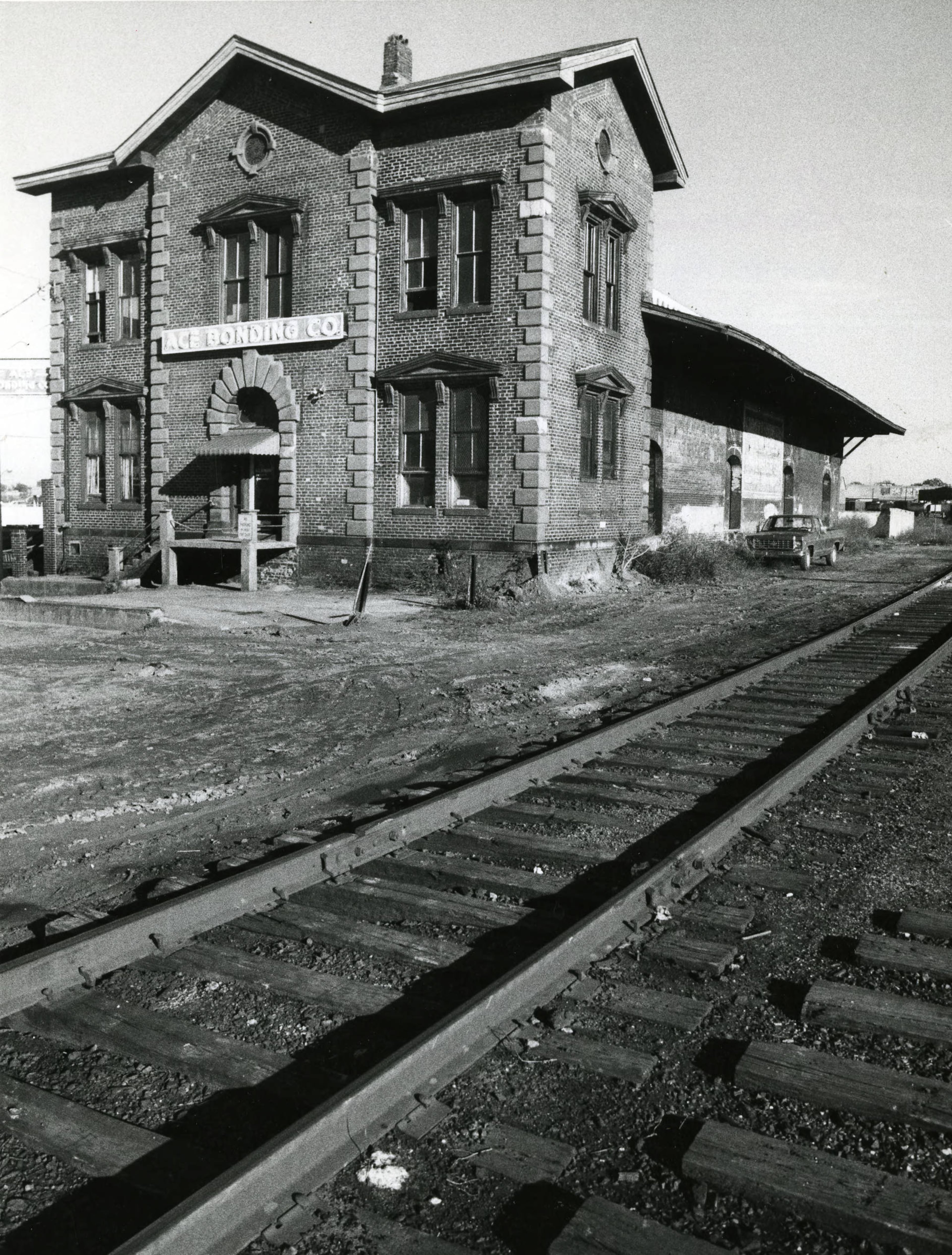Old Atlanta and West Point RR freight depot in November 1976. AJC file.