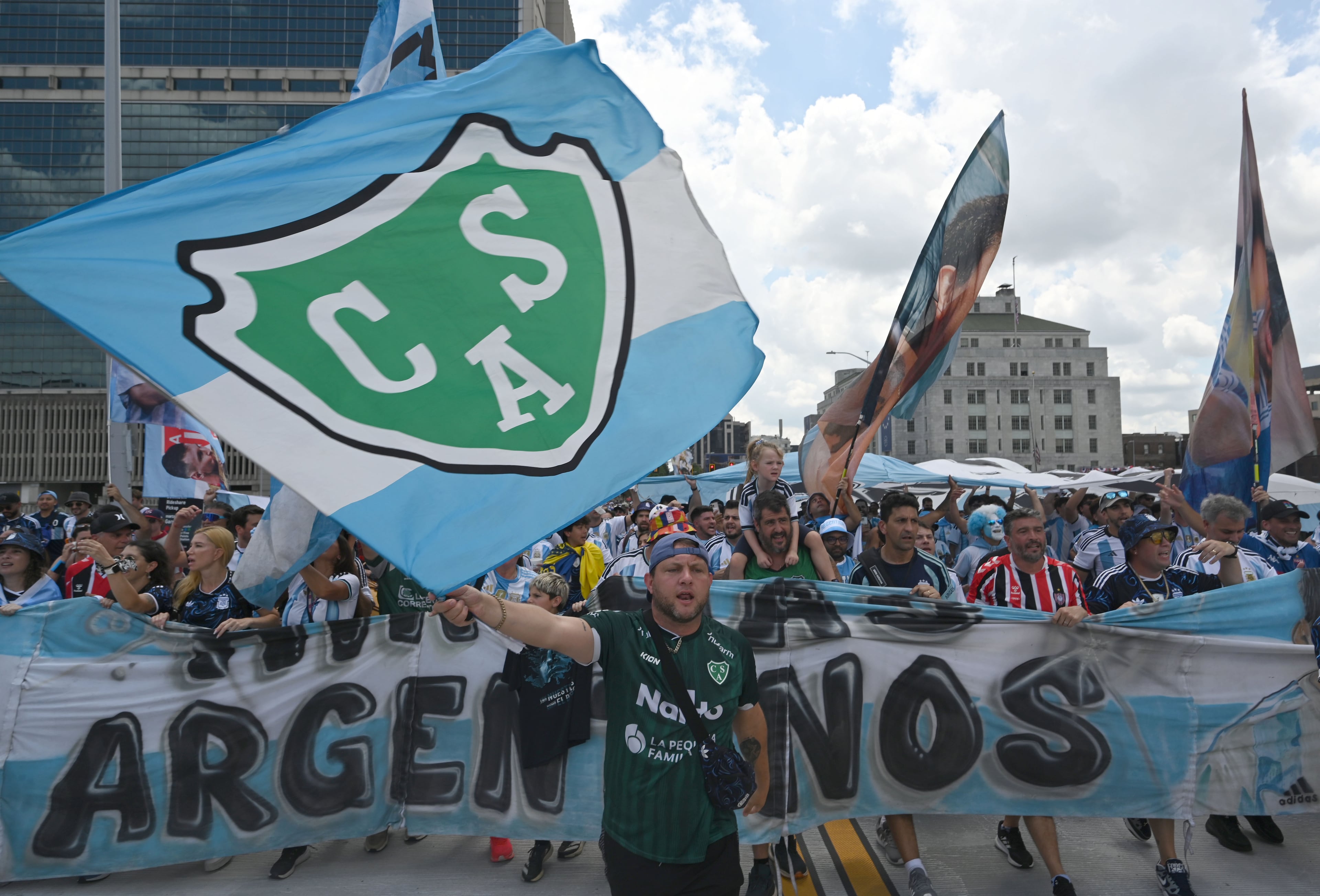 Argentina fans march and chant towards Atlanta Stadium (Mercedes Benz Stadium) before the FIFA World Cup semifinal between Argentina and England on Wednesday, July 15, 2026, in Atlanta. (Hyosub Shin/AJC)
