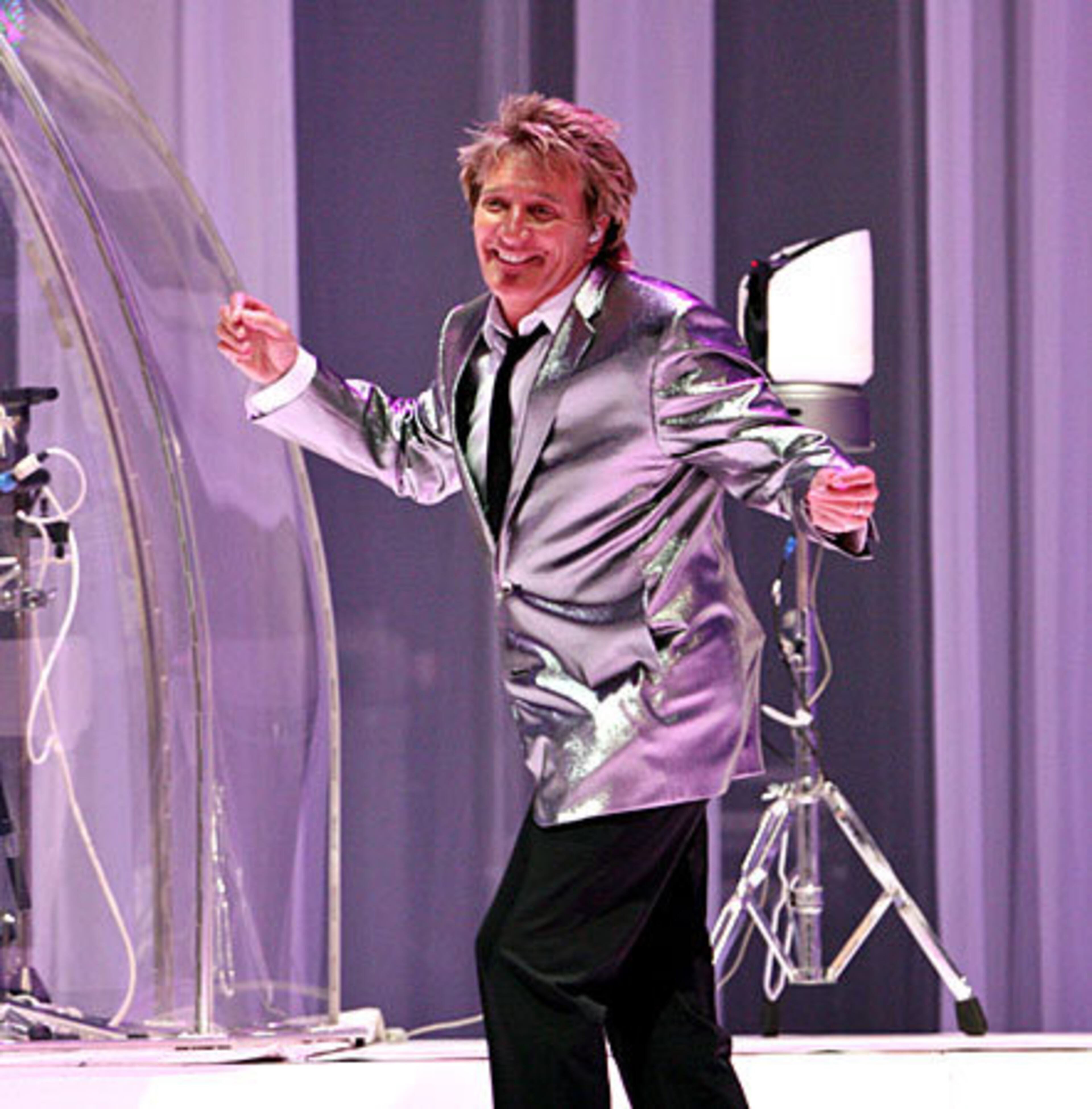 Rod Stewart joins a growing list of rock stars playing the Verizon Wireless Amphitheatre, which is also the new outdoor home to the Atlanta Symphony Orchestra.