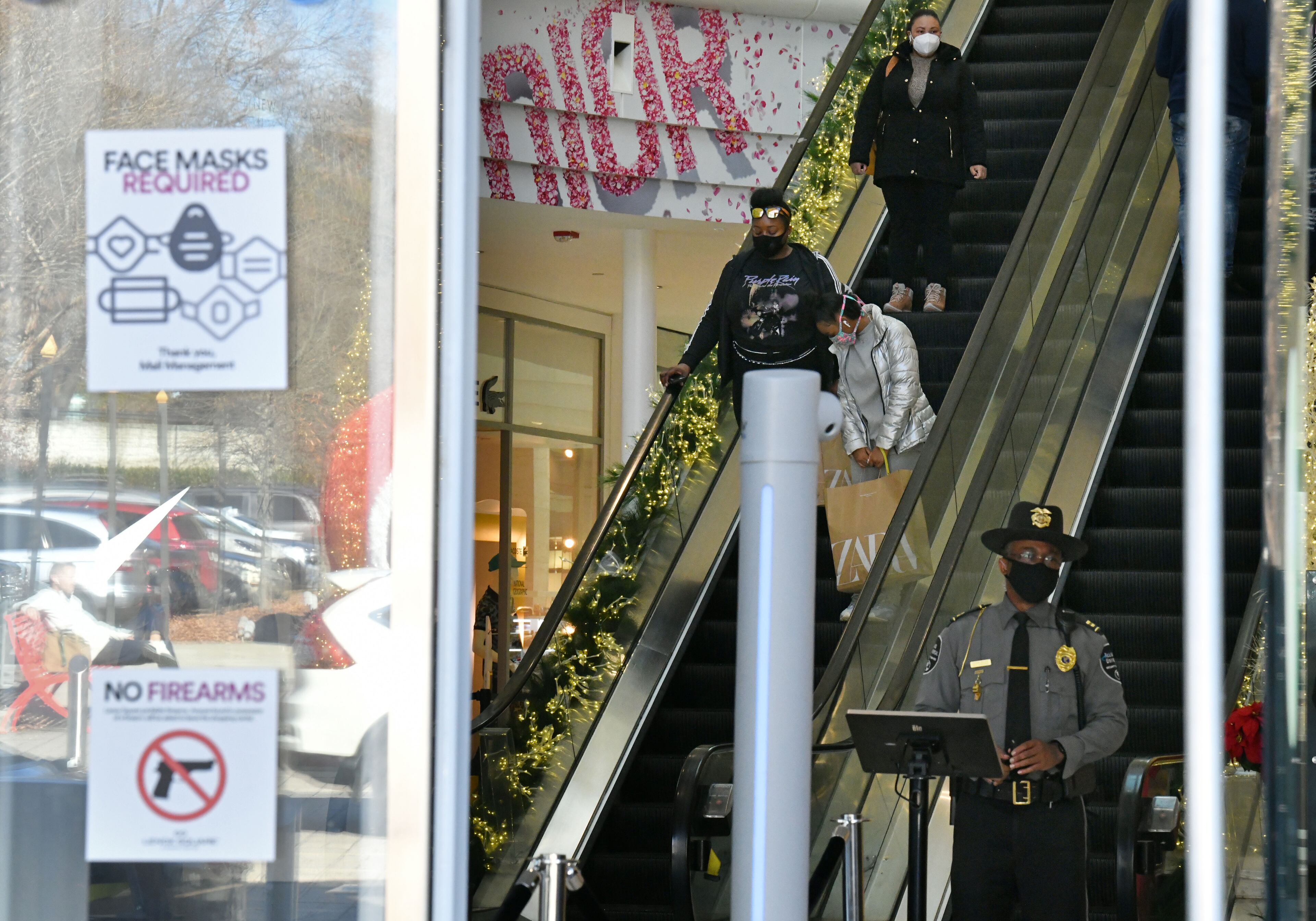 December 29, 2020 Atlanta - Security enhancement including metal detectors added at Lenox Square on Tuesday, December 29, 2020. Lenox Square, in the heart of Buckhead, has been the site of numerous shooting incidents this year. The Atlanta Police Department has a mini-precinct inside the mall, which has increased security in recent months. (Hyosub Shin / Hyosub.Shin@ajc.com)