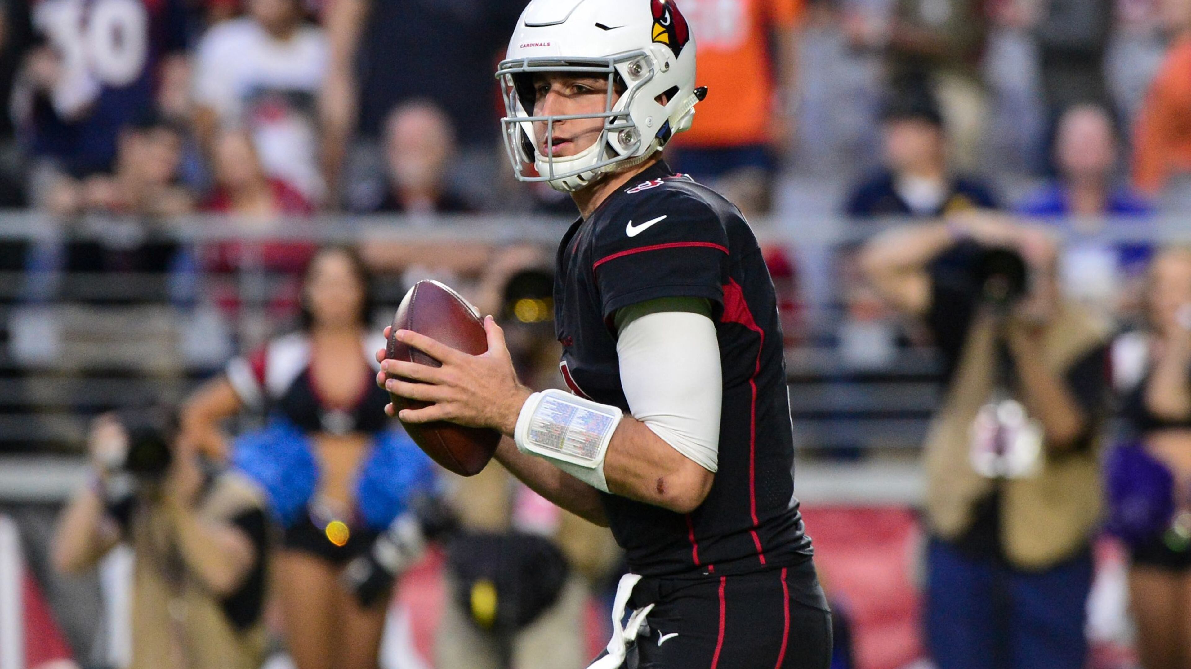 Cardinals quarterback Josh Rosen suffered a sprained toe in Week 7, but has returned to practice in full.