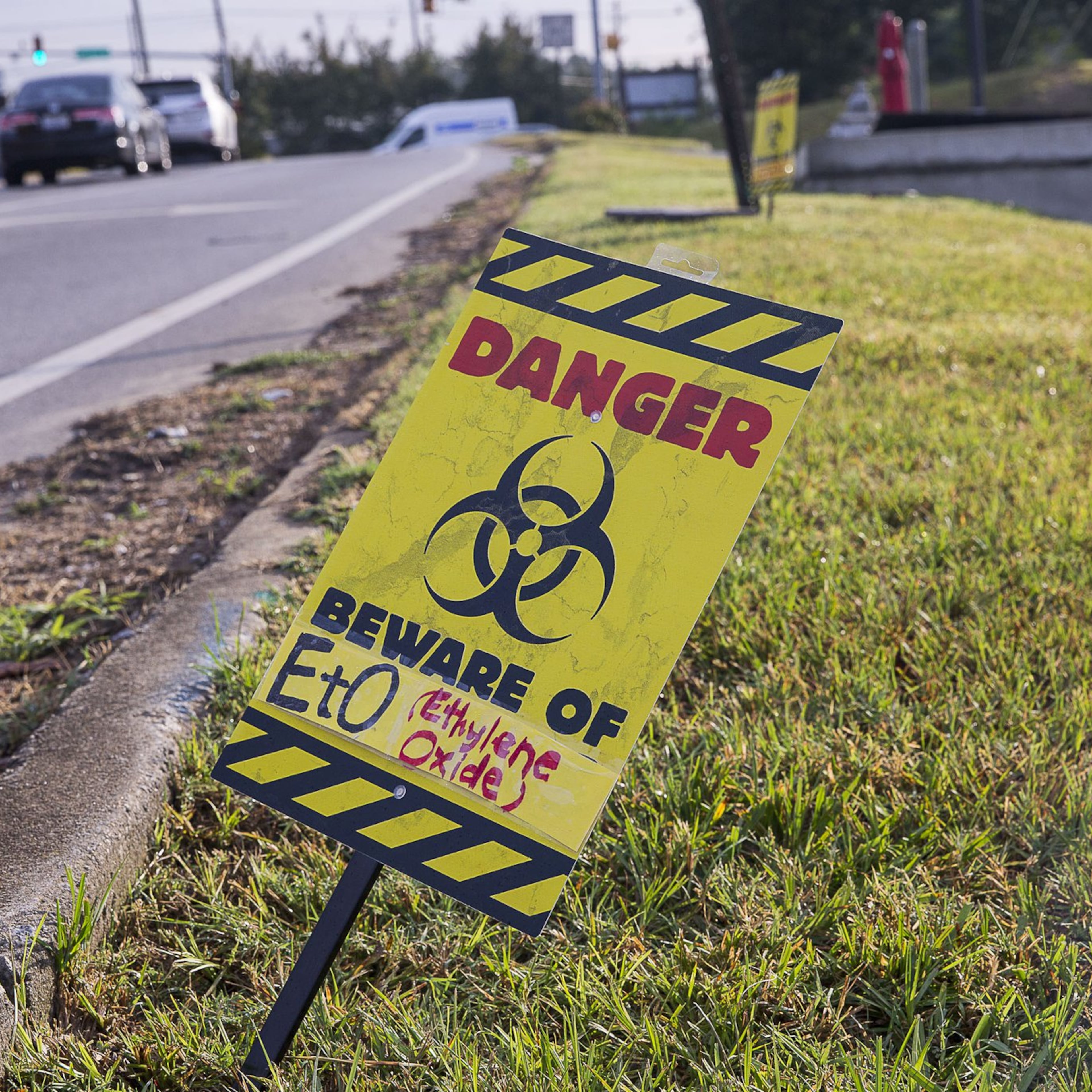 A protest sign placed near the Sterigenics plant in Cobb County warns individuals of ethylene oxide pollution on Aug. 2, 2019. Sterigenics and other companies using the carcinogenic gas to sterilize medical equipment face hundreds of lawsuits in Georgia. (Alyssa Pointer/AJC)