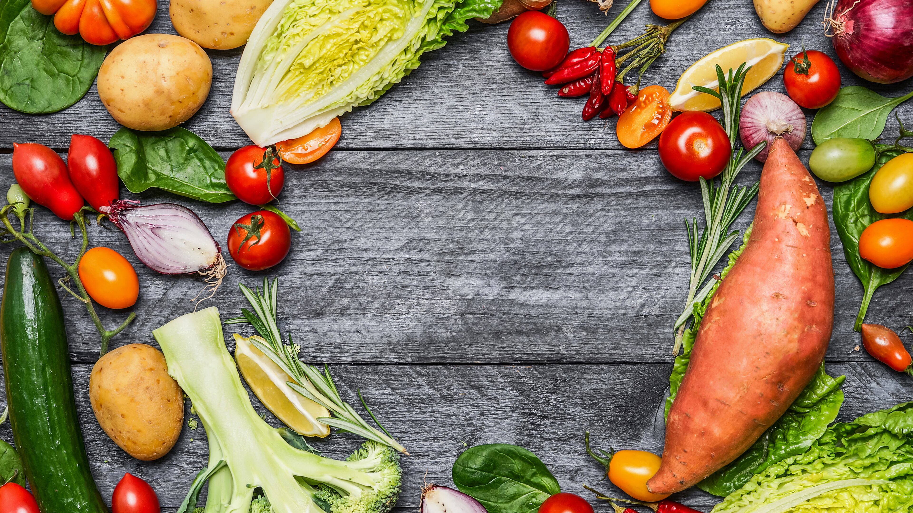 Choosing colorful, healthy foods (Dreamstime/TNS)