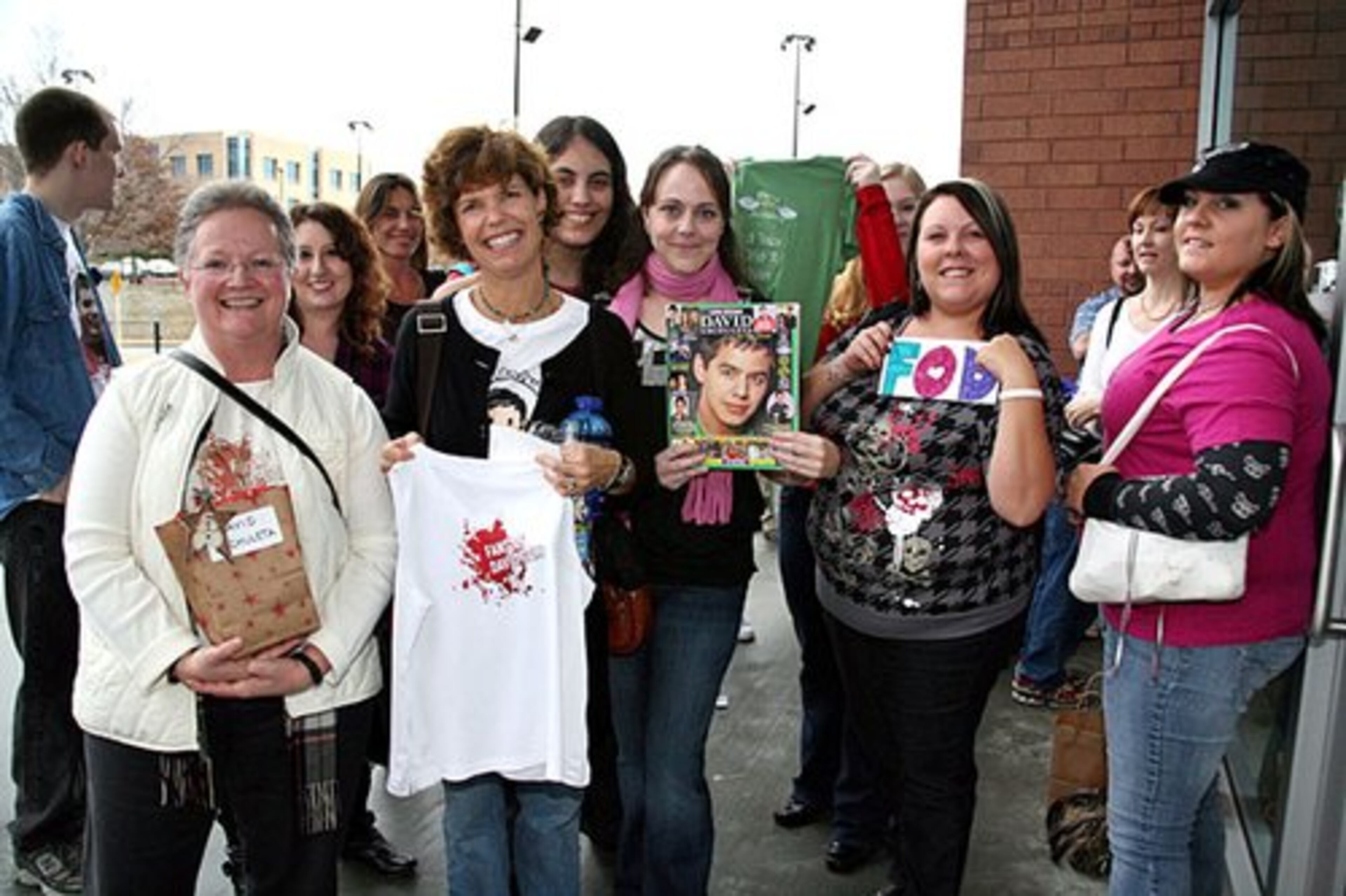 Members of David Archuleta's fan club ("Friends of David") were out in force early in the day at the venue.