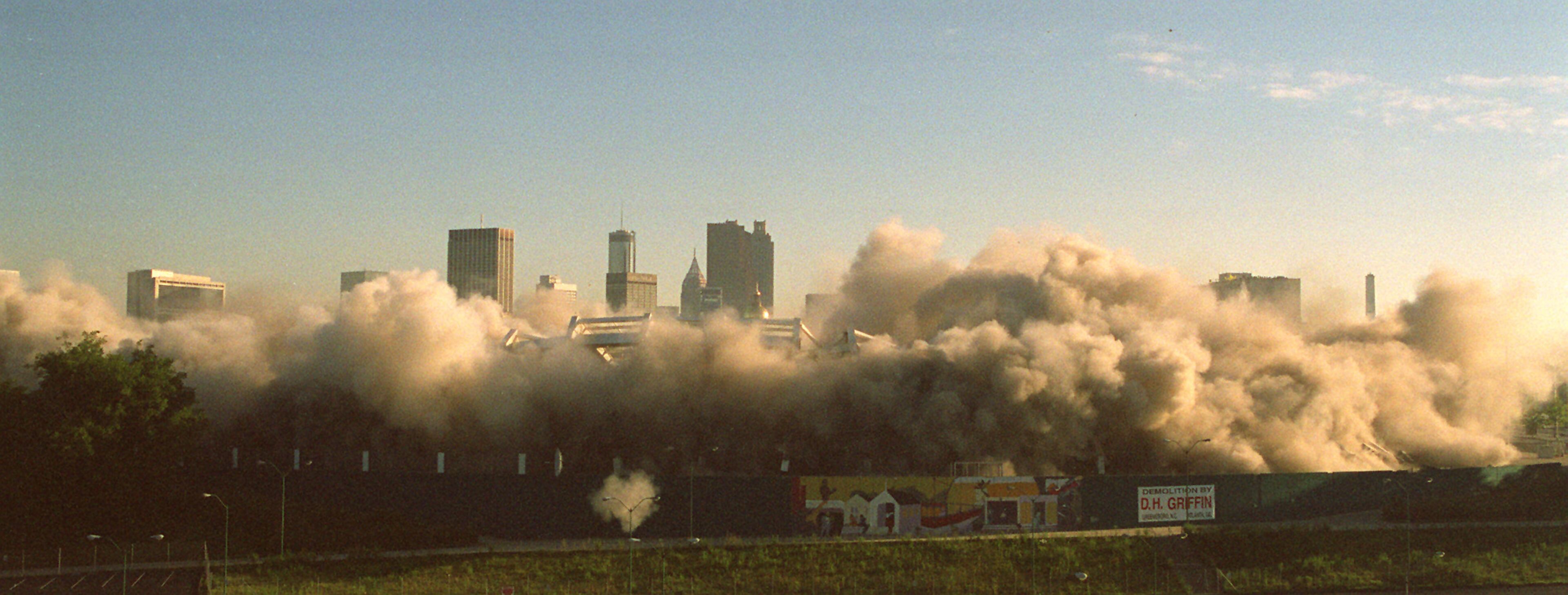 970802 - Atlanta, Georgia - The imploding Historic Atlanta Fulton County Stadium comes down in a cloud of dust with a series of 1,200 successive detonations. The space will be turned into 4,000 parking spaces. (AJC Staff Photo/Jonathan Newton)