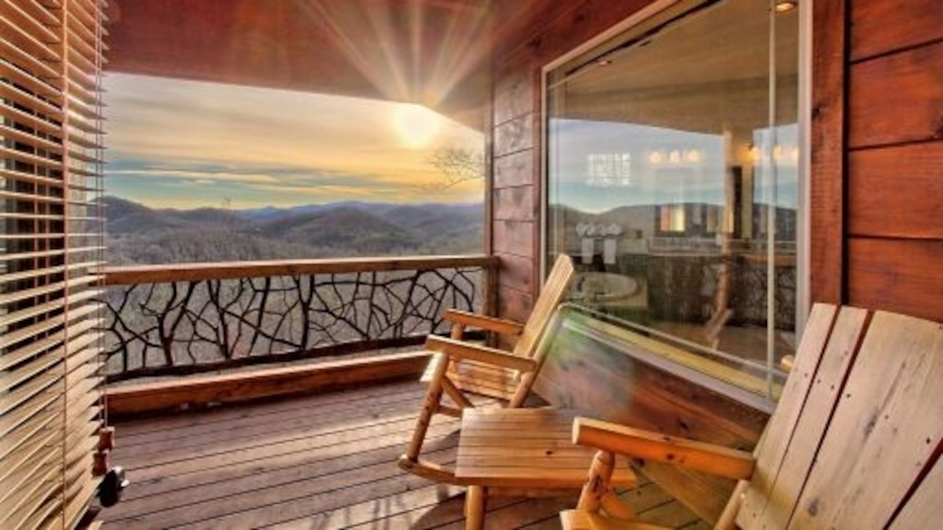 Rental cabin in North Georgia mountains sleeps 14