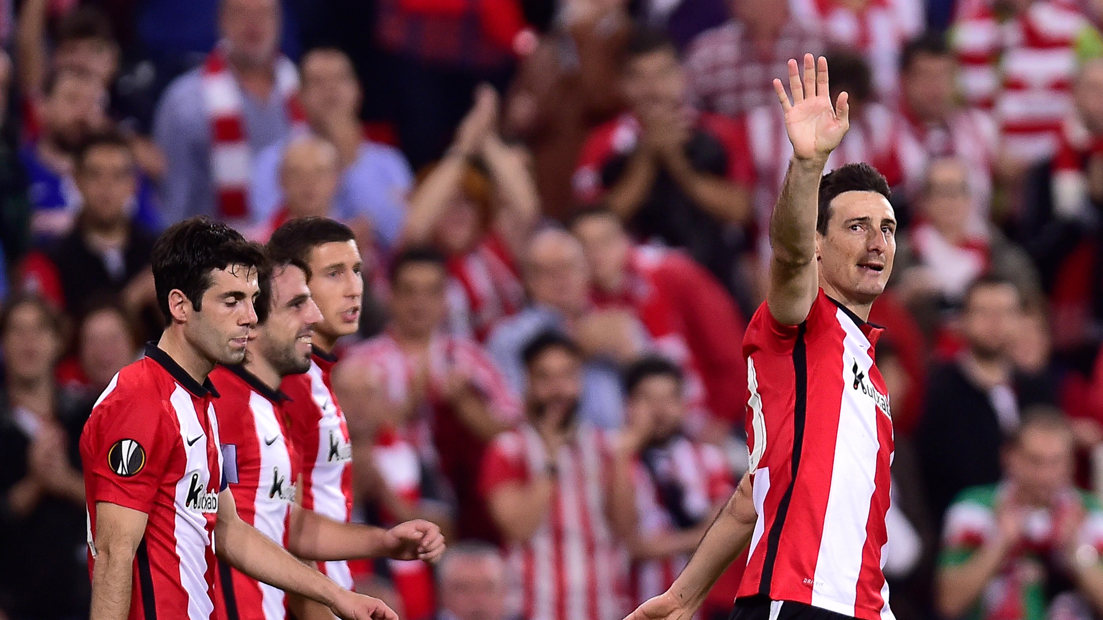 Athletic Bilbao's Aritz Aduriz, right, celebrates his goal and the fifth of his team during their Europa League group L soccer match against Partizan Belgrade, at San Mames stadium, in Bilbao, northern Spain, Thursday, Nov. 5, 2015. (AP Photo/Alvaro Barrientos)