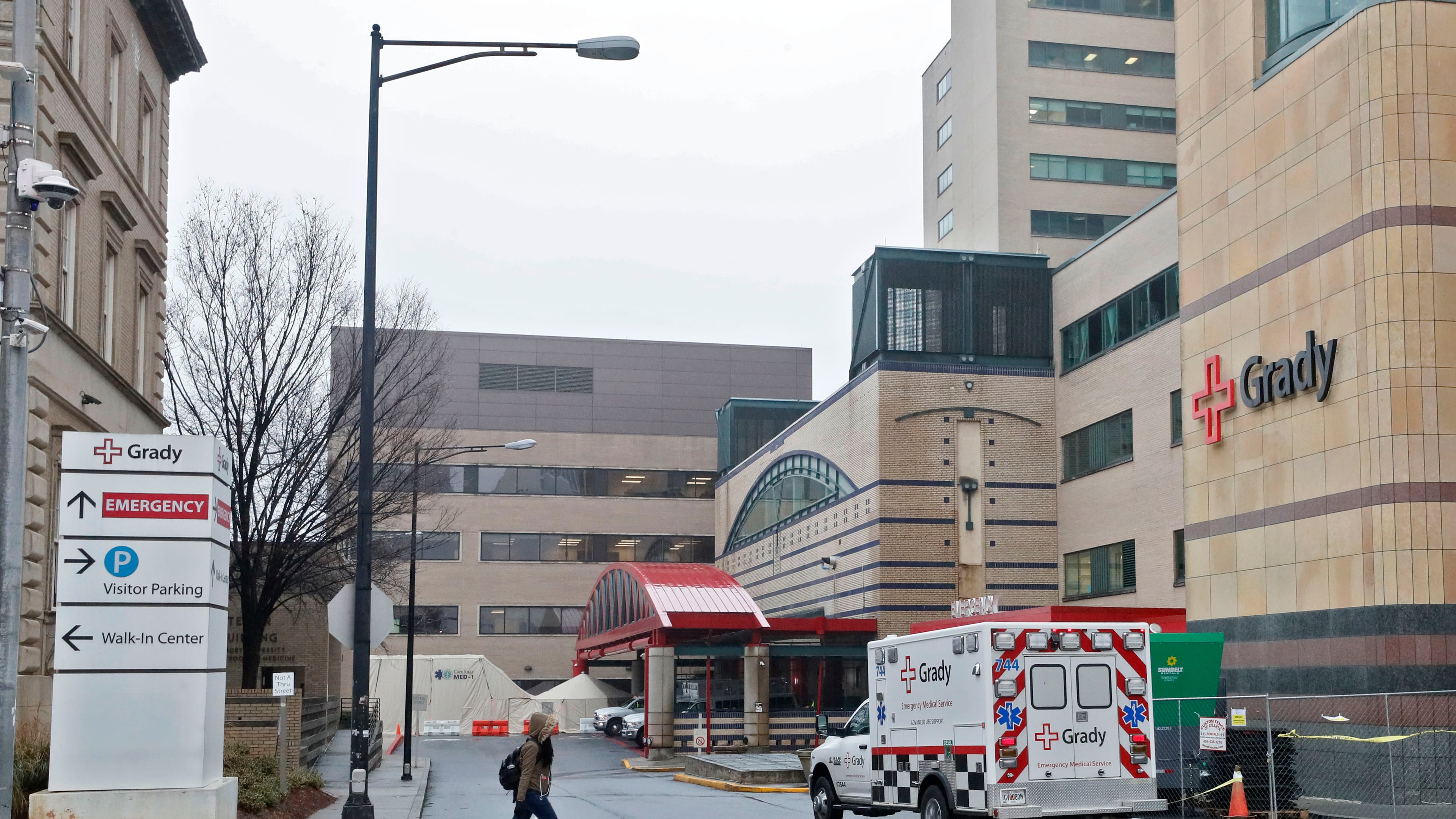 The emergency entrance to Grady Memorial Hospital. (PHOTO by Bob Andres / bandres@ajc.com)