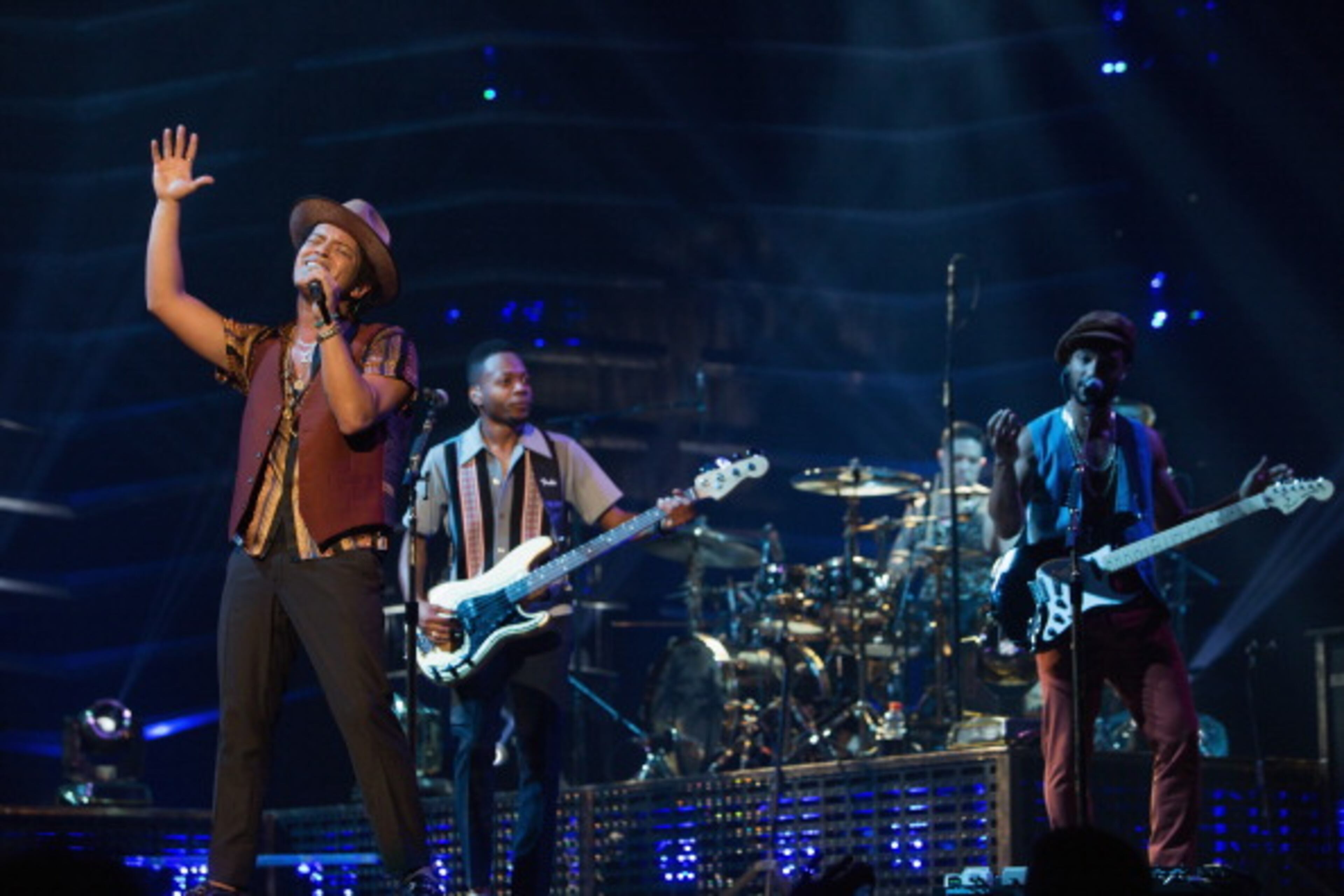 LOS ANGELES, CA - JULY 28: (EXCLUSIVE ACCESS, SPECIAL RATES APPLY, EDITORIAL USE ONLY) Grammy Award winner, Platinum record producer and artist Bruno Mars performs at Staples Center on July 28, 2013 in Los Angeles, California (Photo by Mat Hayward/Getty Images for Atlantic Records)