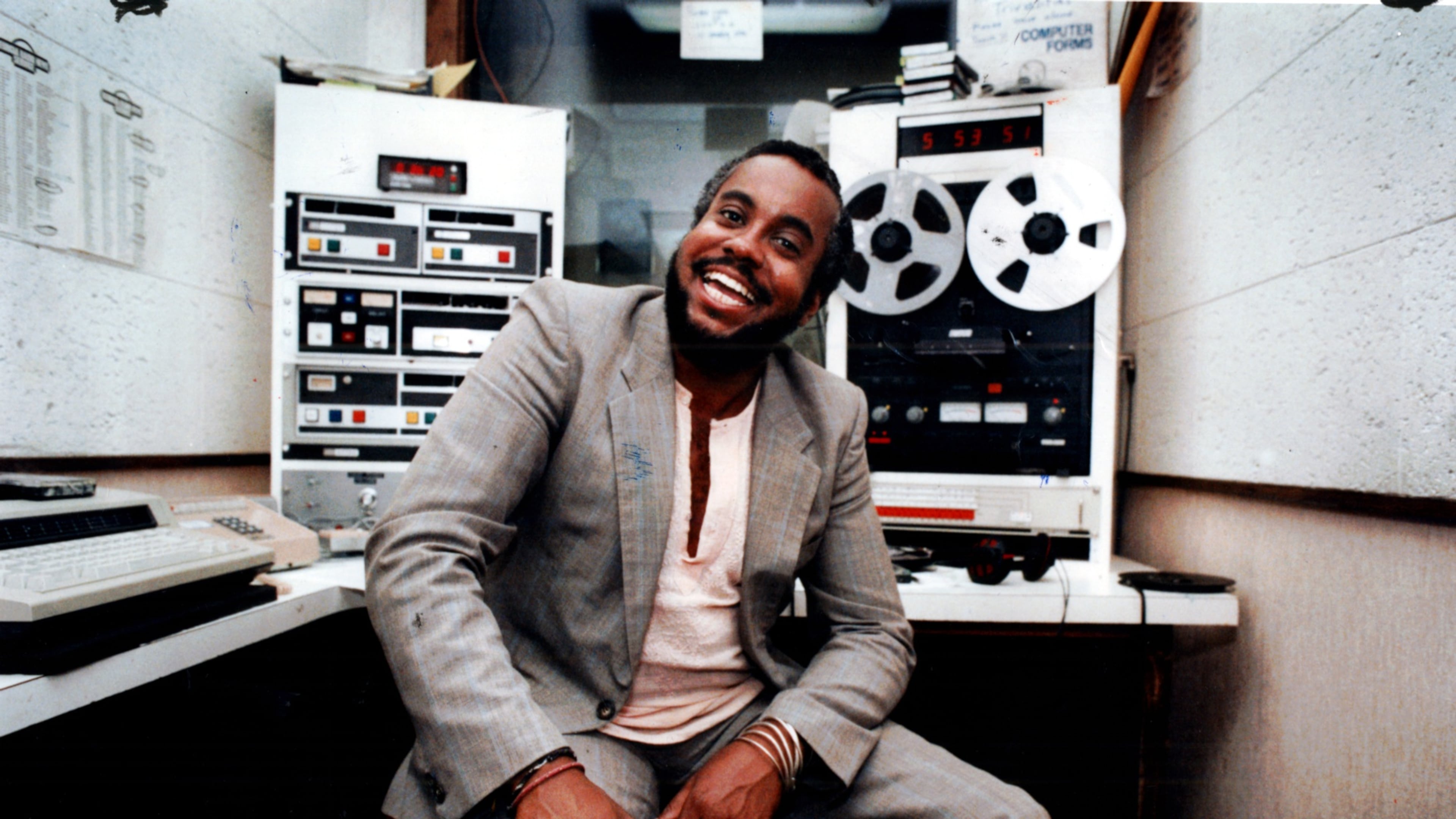 Former WGST radio talk show host Ralph from Ben Hill (Calvin Miles Smith) in one of the recording studios at the station. Hill died at age 74. (Frank Niemeir/AJC staff) 1990.