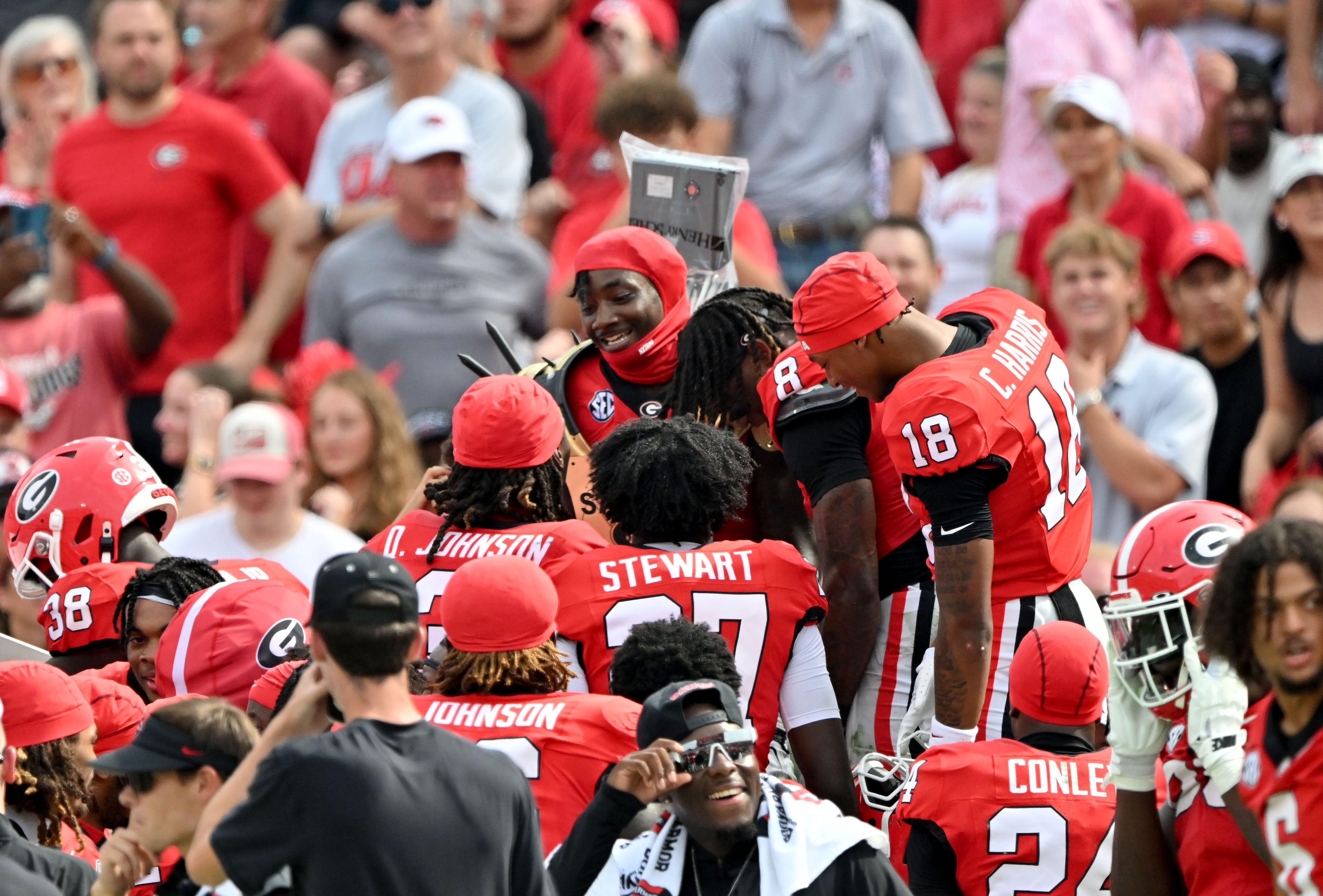 Georgia defensive back Ellis Robinson IV (1) celebrates with teammates after intercepting the pass by Vanderbilt quarterback Blaze Berlowitz during the second half of an NCAA football game against Vanderbilt at Sanford Stadium on Saturday, Oct. 3, 2026, in Athens. Georgia won 38-14 over Vanderbilt. (Hyosub Shin/AJC)