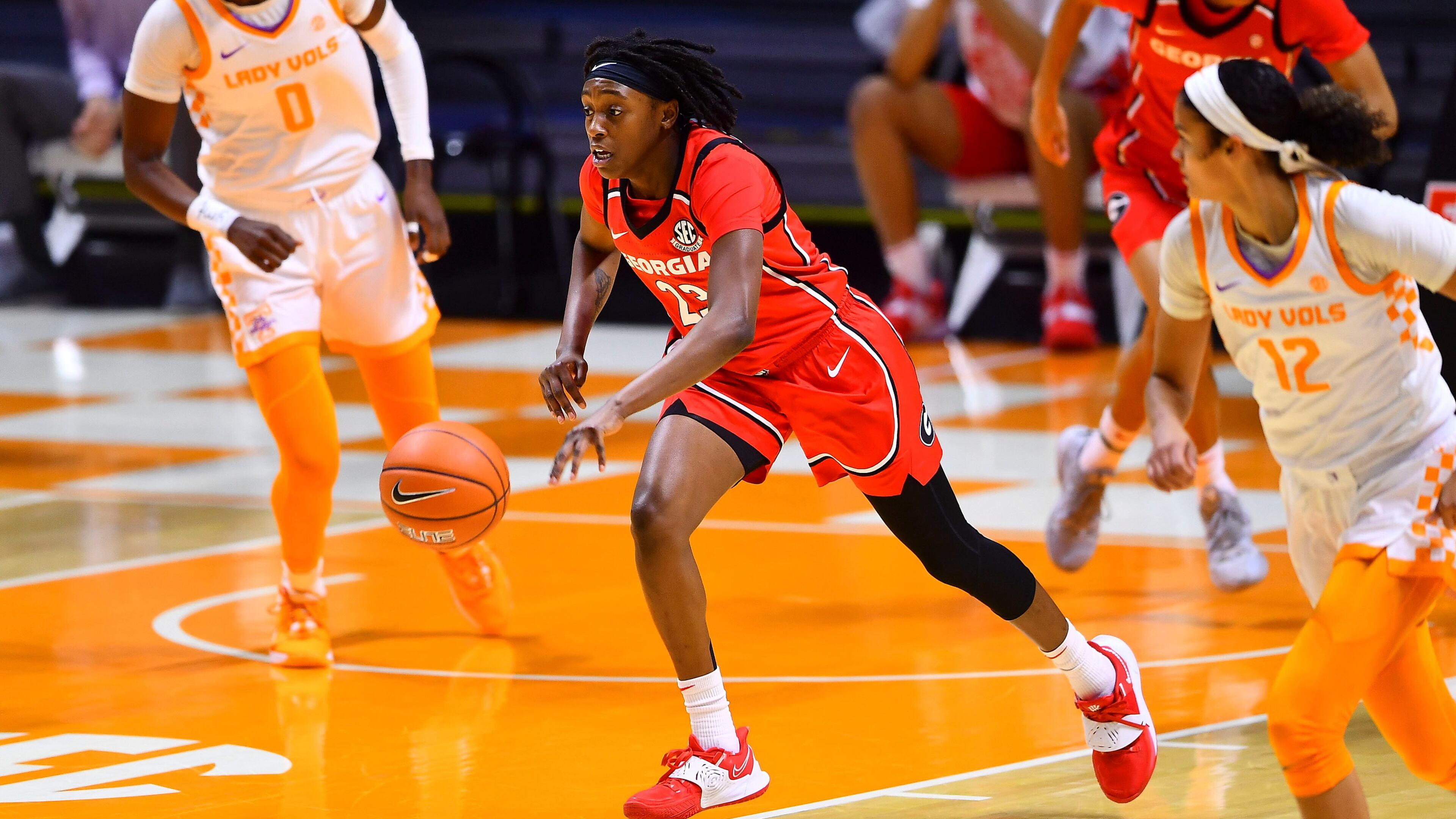 Georgia guard Que Morrison (23) tries to get ahead of the Tennessee defense during a basketball game between the Tennessee Lady Vols and the Georgia Bulldogs at Thompson-Boling Arena in Knoxville, Tenn., on Thursday, January 14, 2021.