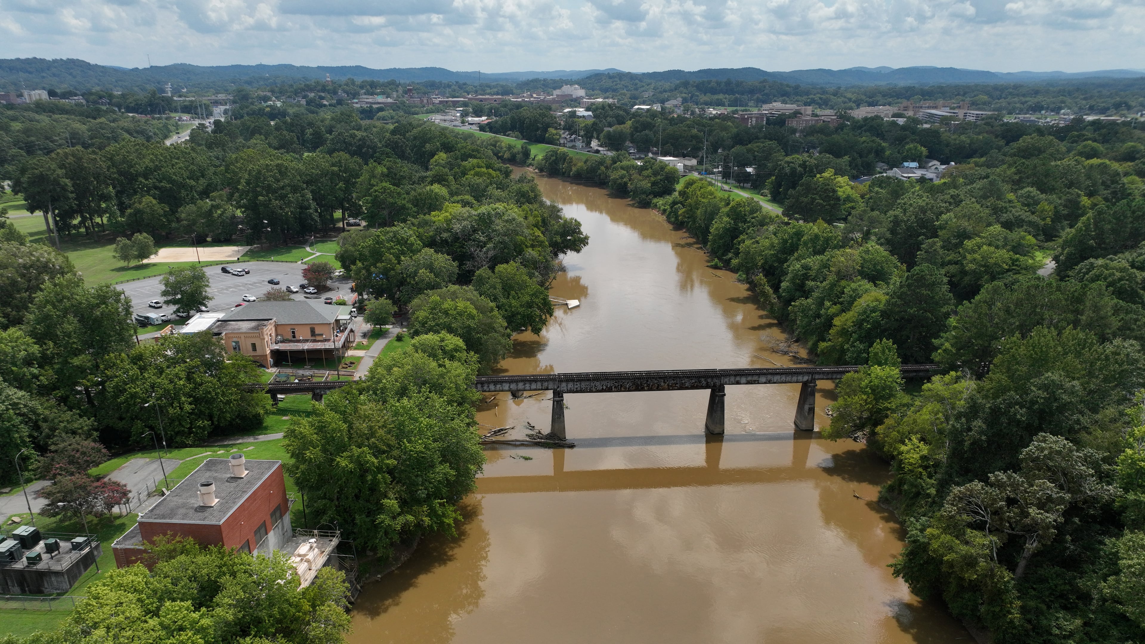 An aerial photograph shows a water pump station (bottom left) on the Oostanaula River near Rome on Tuesday, August 23, 2022. (Hyosub Shin / Hyosub.Shin@ajc.com)