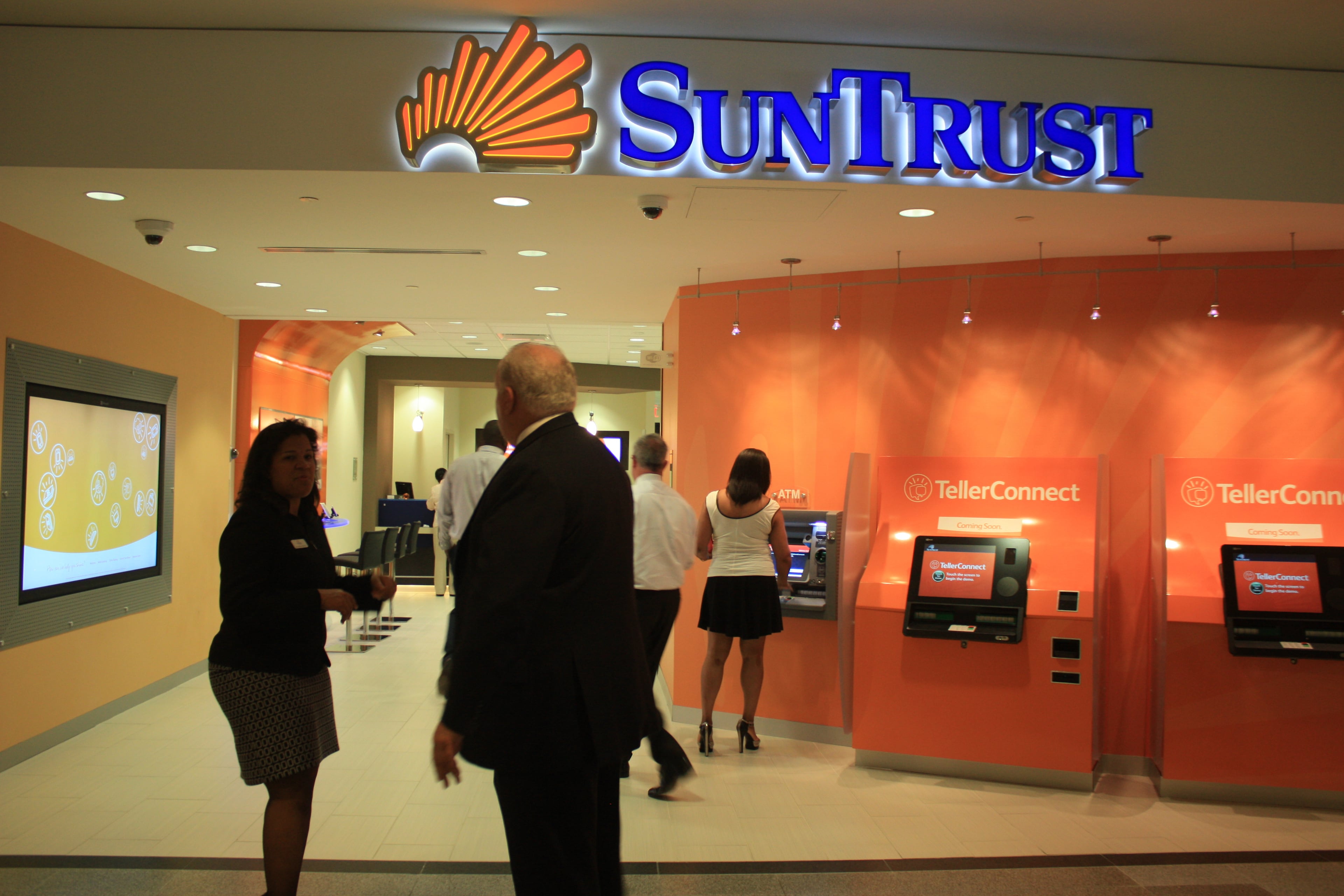 SunTrust Banks recently installed a self-contained, robotic safe deposit box system at the branch in its headquarters in downtown Atlanta -- the first such system in the United States, according to its maker, the Swedish firm Gunnebo. Here's a look at how it works.