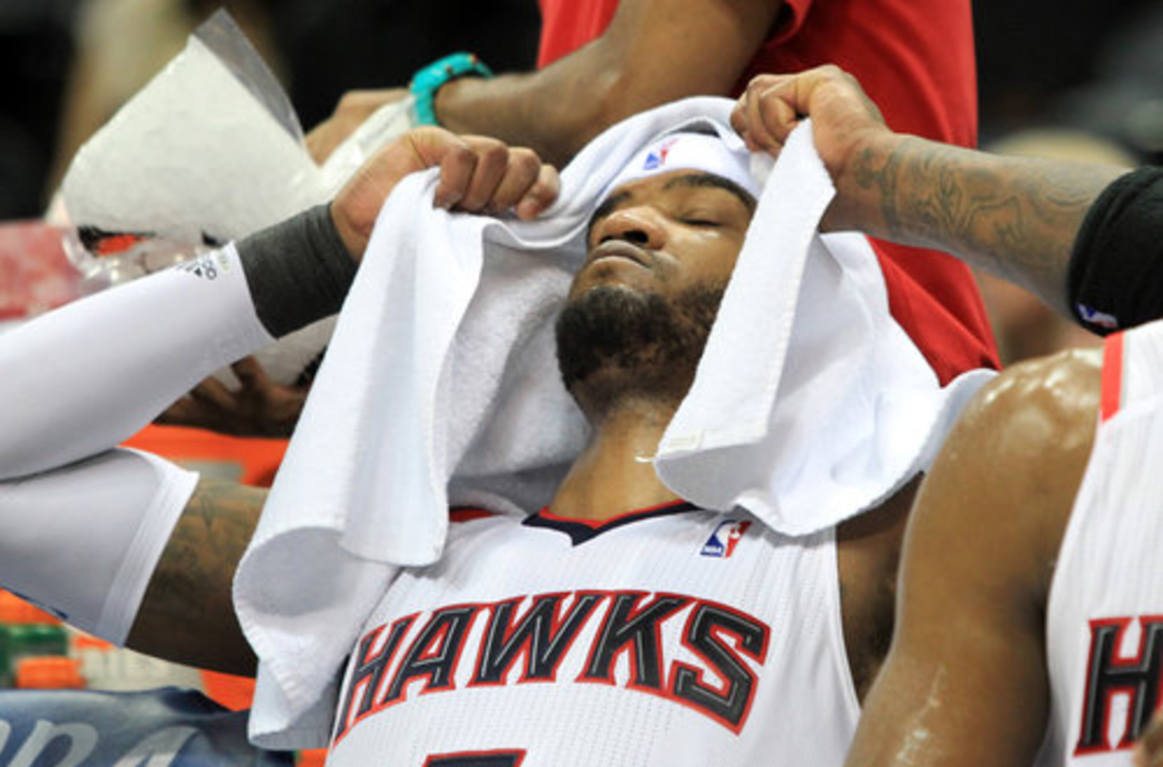 Josh Smith puts a towel up to his head as the Hawks' season comes to an end.