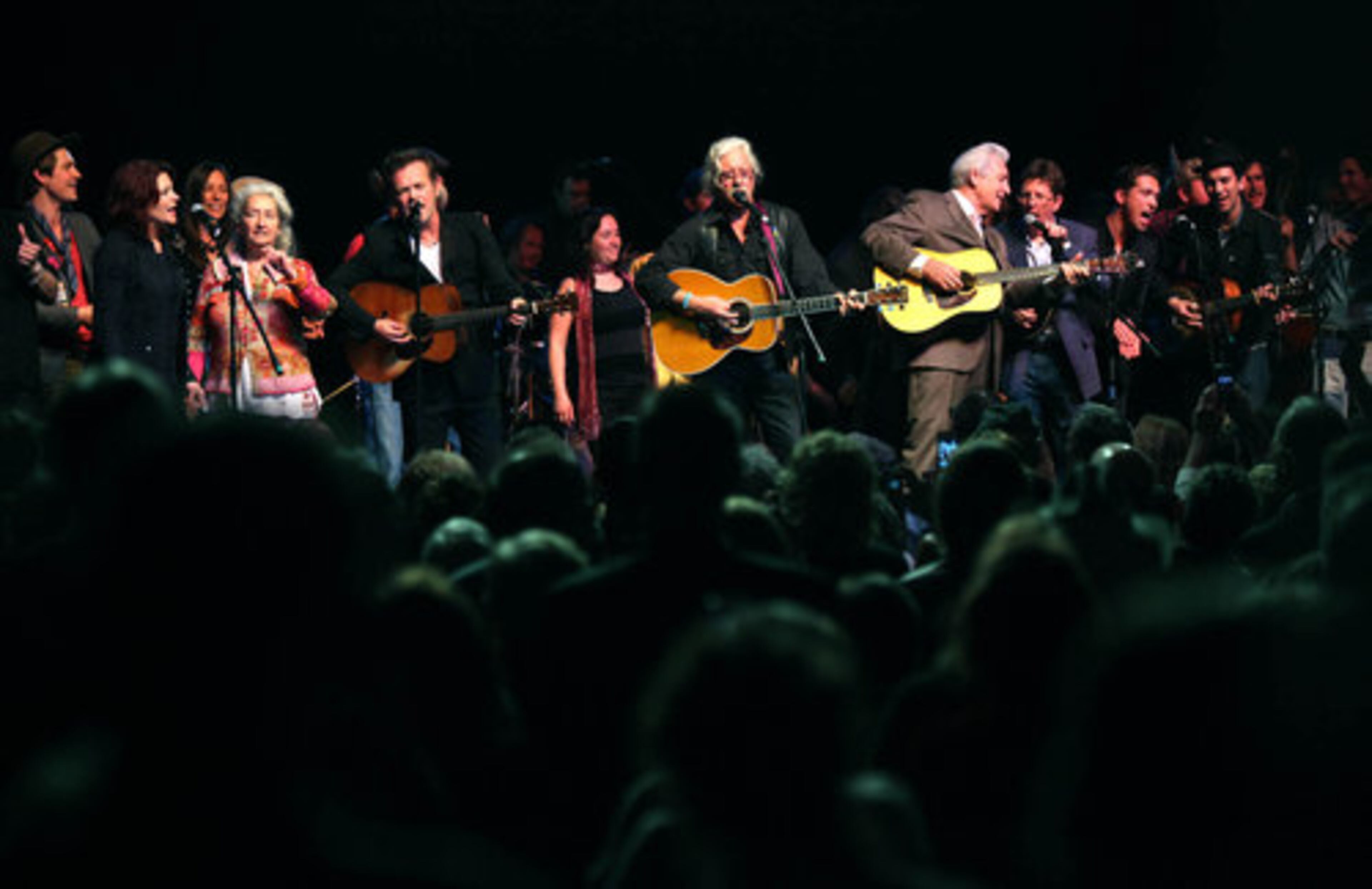 All the peformers, including Taylor Hanson, Rosanne Cash, Nora Guthrie, John Mellencamp, Arlo Guthrie, Del McCoury and Tim O'Brien perform "This Land is Your Land."
