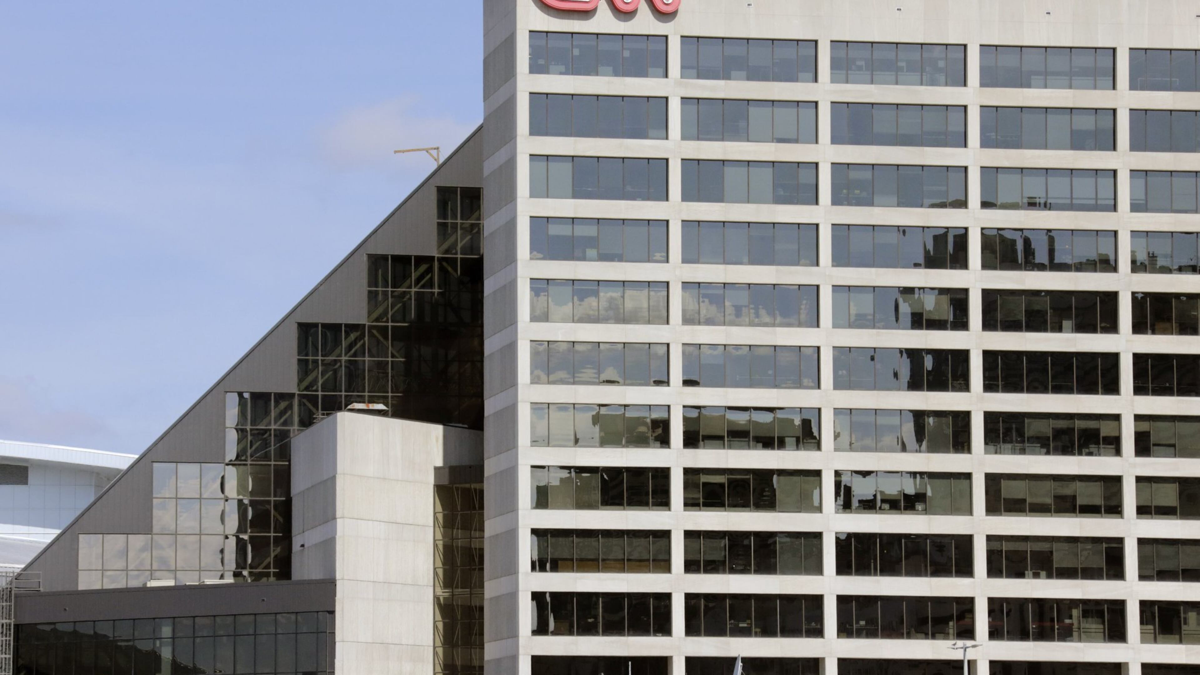CNN Center in Downtown Atlanta. AT&T on Saturday announced a blockbuster $85.4 billion deal to acquire Time Warner, parent company of Turner Broadcasting and familiar brands CNN, TNT and TBS. BOB ANDRES /BANDRES@AJC.COM