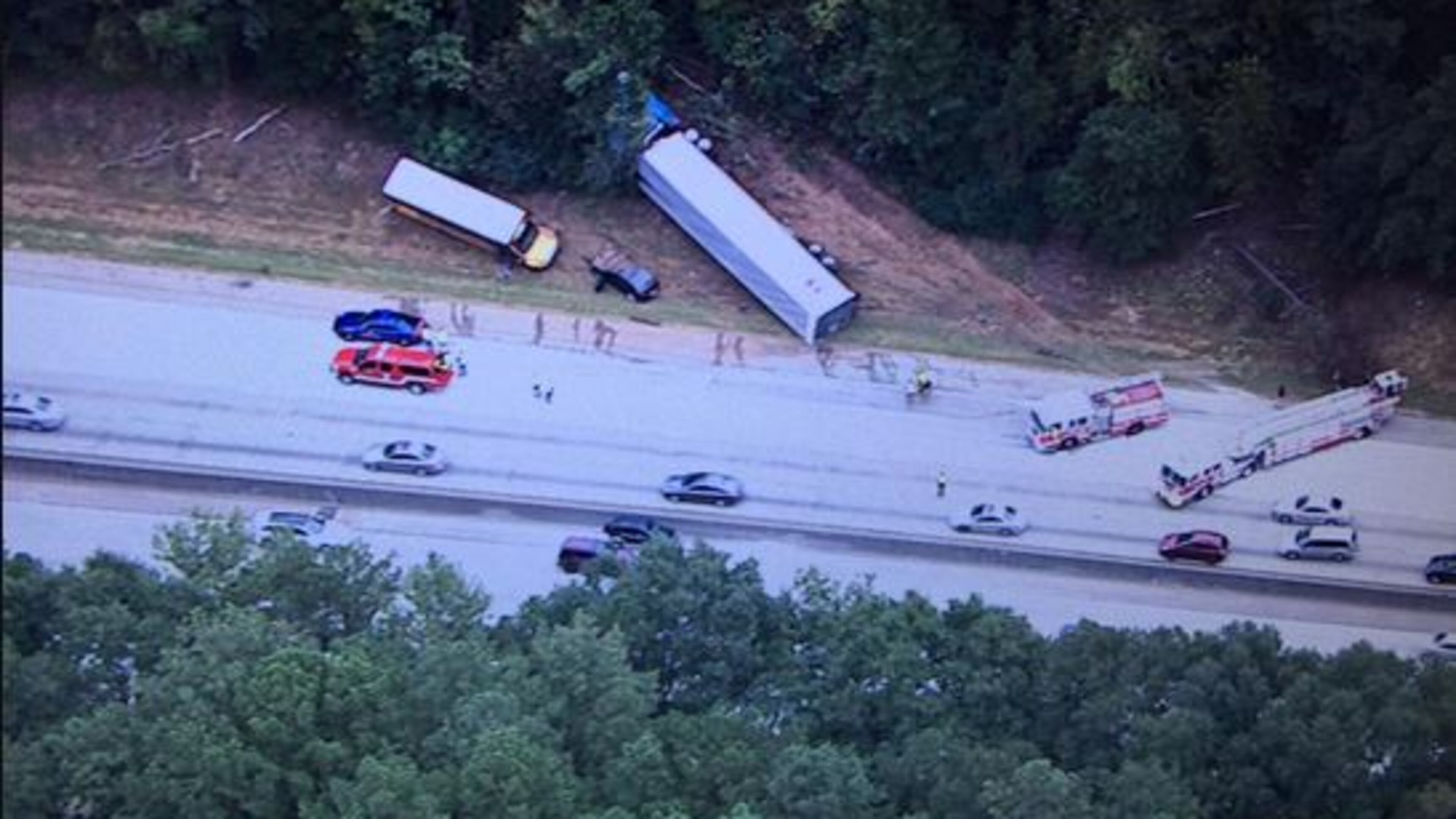An accident involving multiple vehicles — including a tractor trailer and a school bus — happened on I-285 northbound before Martin Luther King Jr. Drive in Fulton County on Thursday afternoon. (Channel 2 Action News)