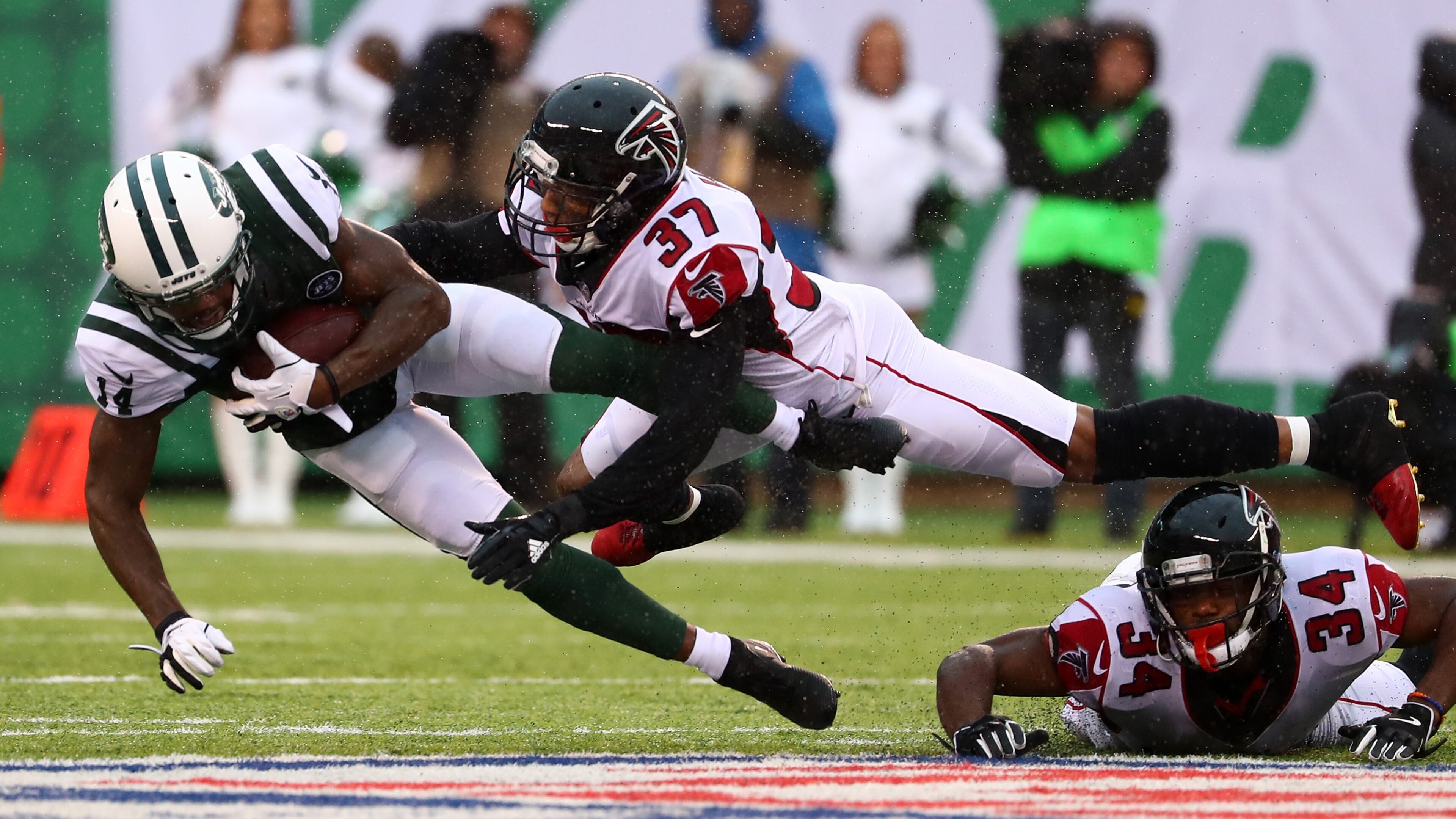 EAST RUTHERFORD, NJ - OCTOBER 29: Free safety Ricardo Allen #37 of the Atlanta Falcons tackles wide receiver Charone Peake #17 of the New York Jets in the first quarter of the game at MetLife Stadium on October 29, 2017 in East Rutherford, New Jersey. (Photo by Al Bello/Getty Images)