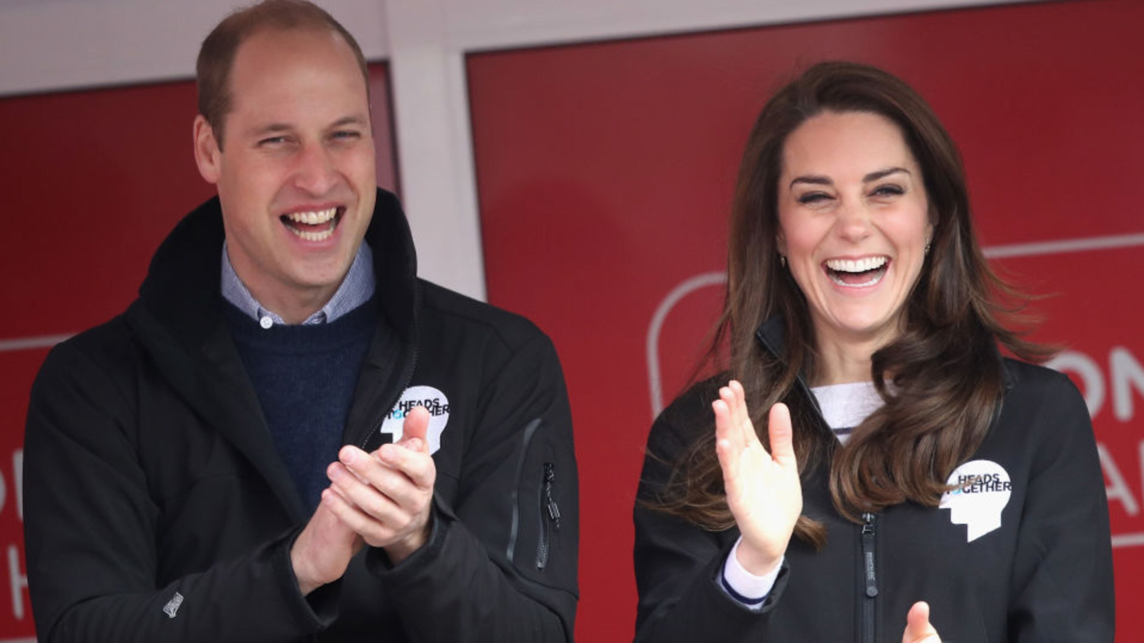 LONDON, ENGLAND - APRIL 23: Prince William, Duke of Cambridge, Catherine, Duchess of Cambridge and Prince Harry cheer on runners as they signal the start of the 2017 Virgin Money London Marathon on April 23, 2017 in London, England. (Photo by Chris Jackson/Getty Images)