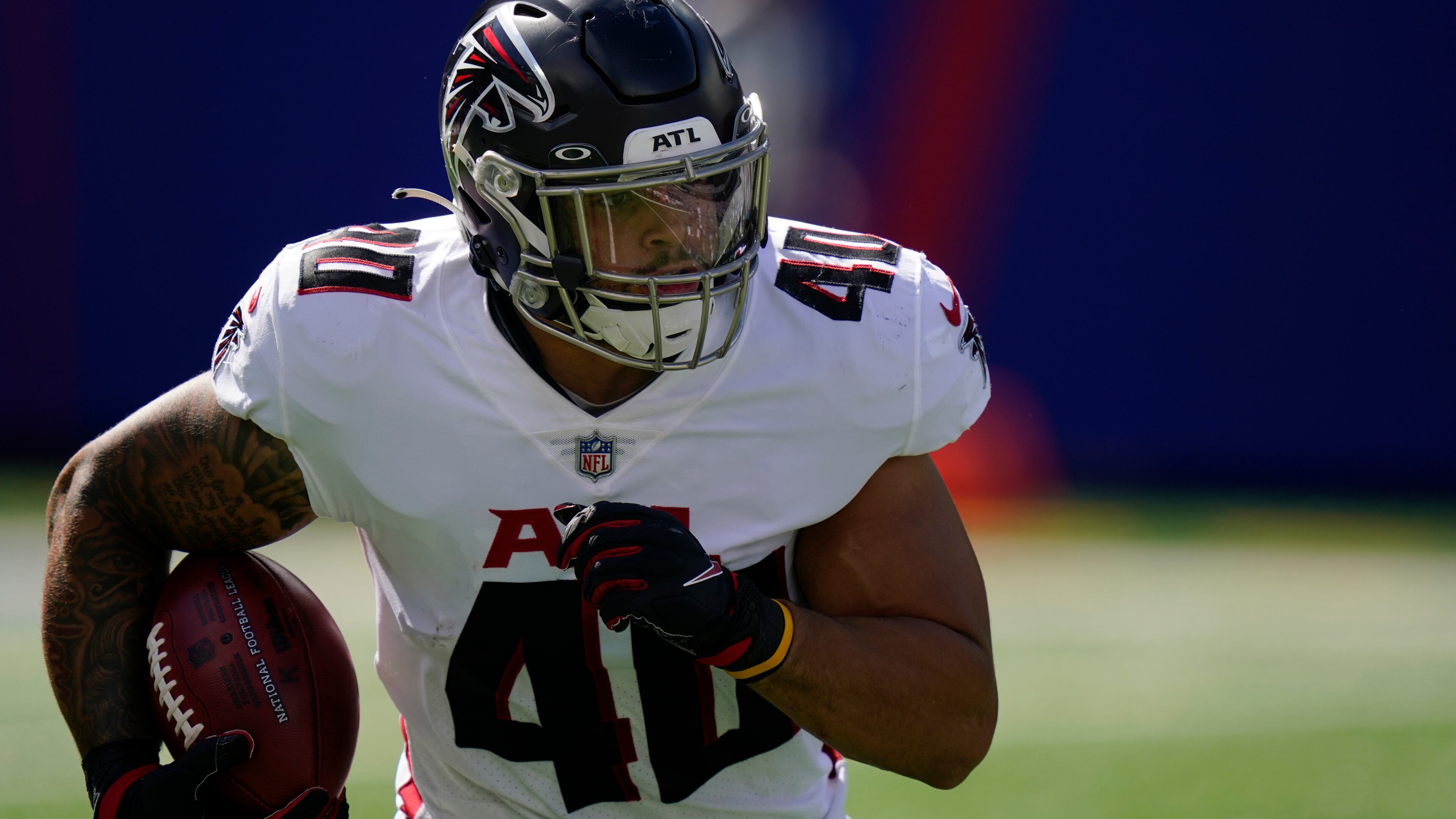 Falcons fullback Keith Smith runs the ball during the first half against the New York Giants, Sunday, Sept. 26, 2021, in East Rutherford, N.J. (Seth Wenig/AP)
