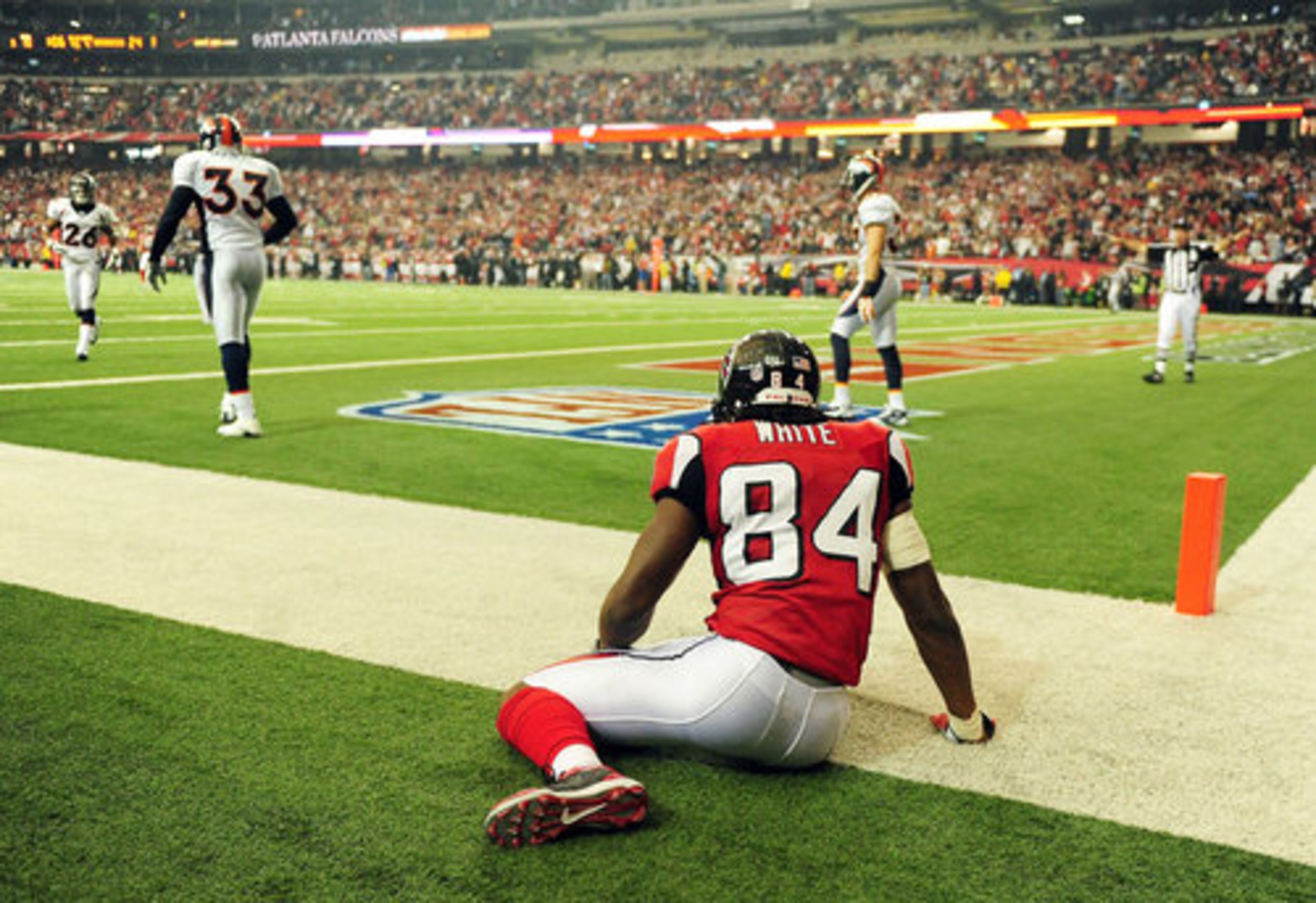 Atlanta had a chance to take the lead after Denver scored. On a 3-and-18 play at the Denver 45-yard-line, Ryan went deep to White in the right corner of the end zone, and he had a step on his defender. But the pass bounced off his hands before he tumbled out of bounds.