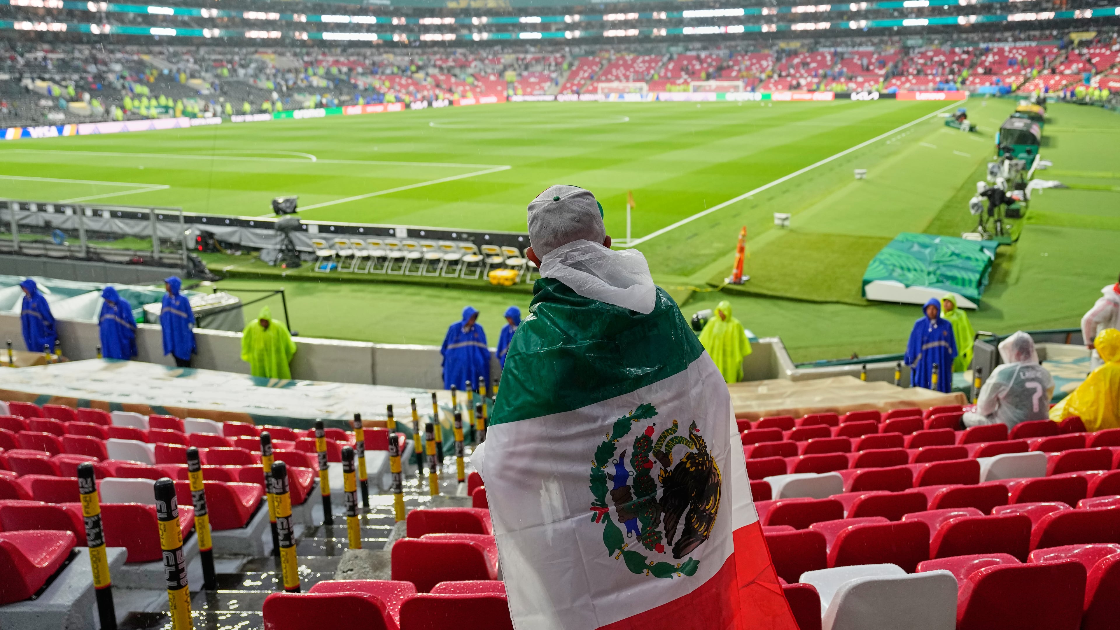 A Mexican fan waits in the rain for the start of the World Cup round of 32 soccer match between Mexico and Ecuador in Mexico City, Tuesday, June 30, 2026. (AP Photo/Natacha Pisarenko )