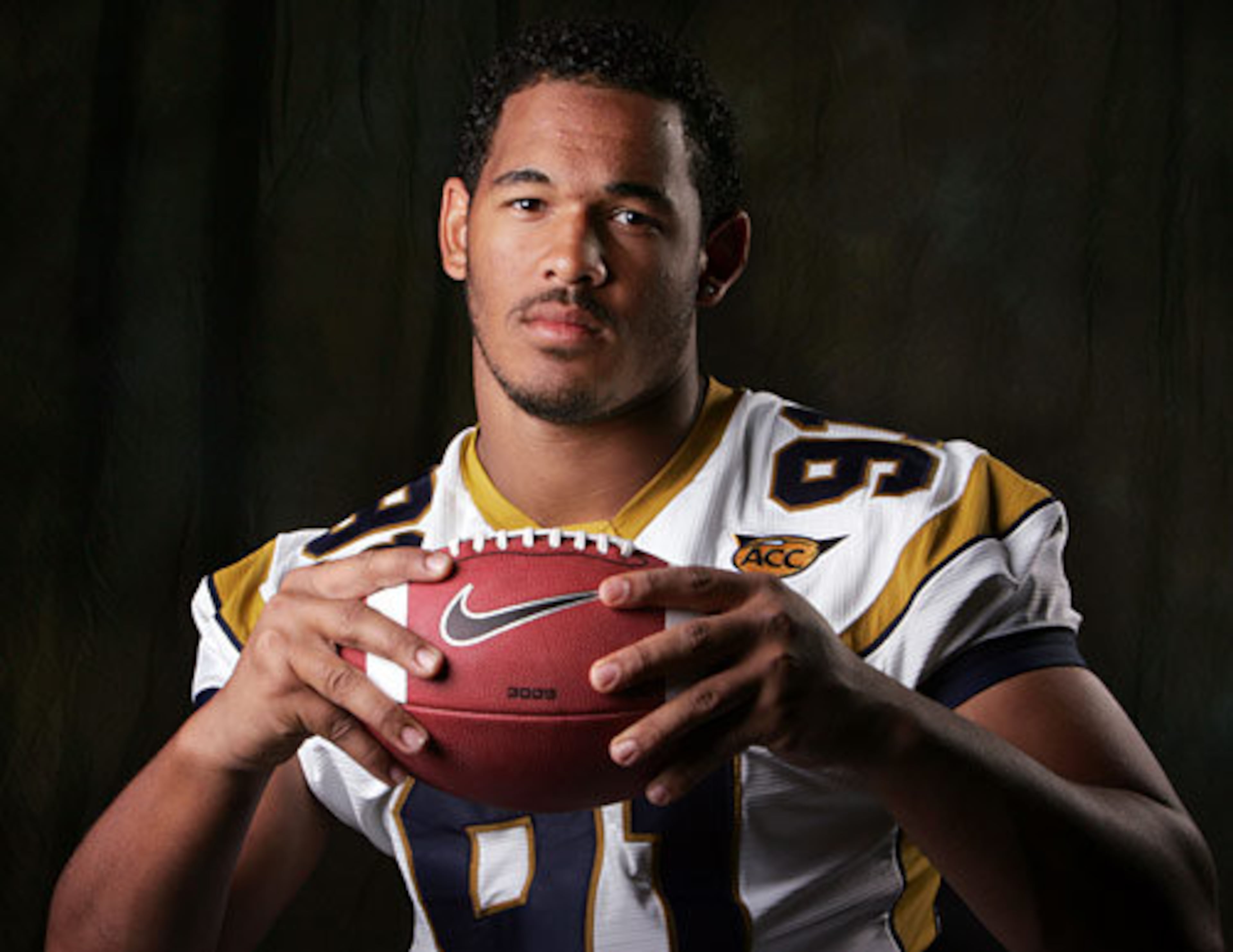 Georgia Tech DE Derrick Morgan will enter the 2010 NFL draft.