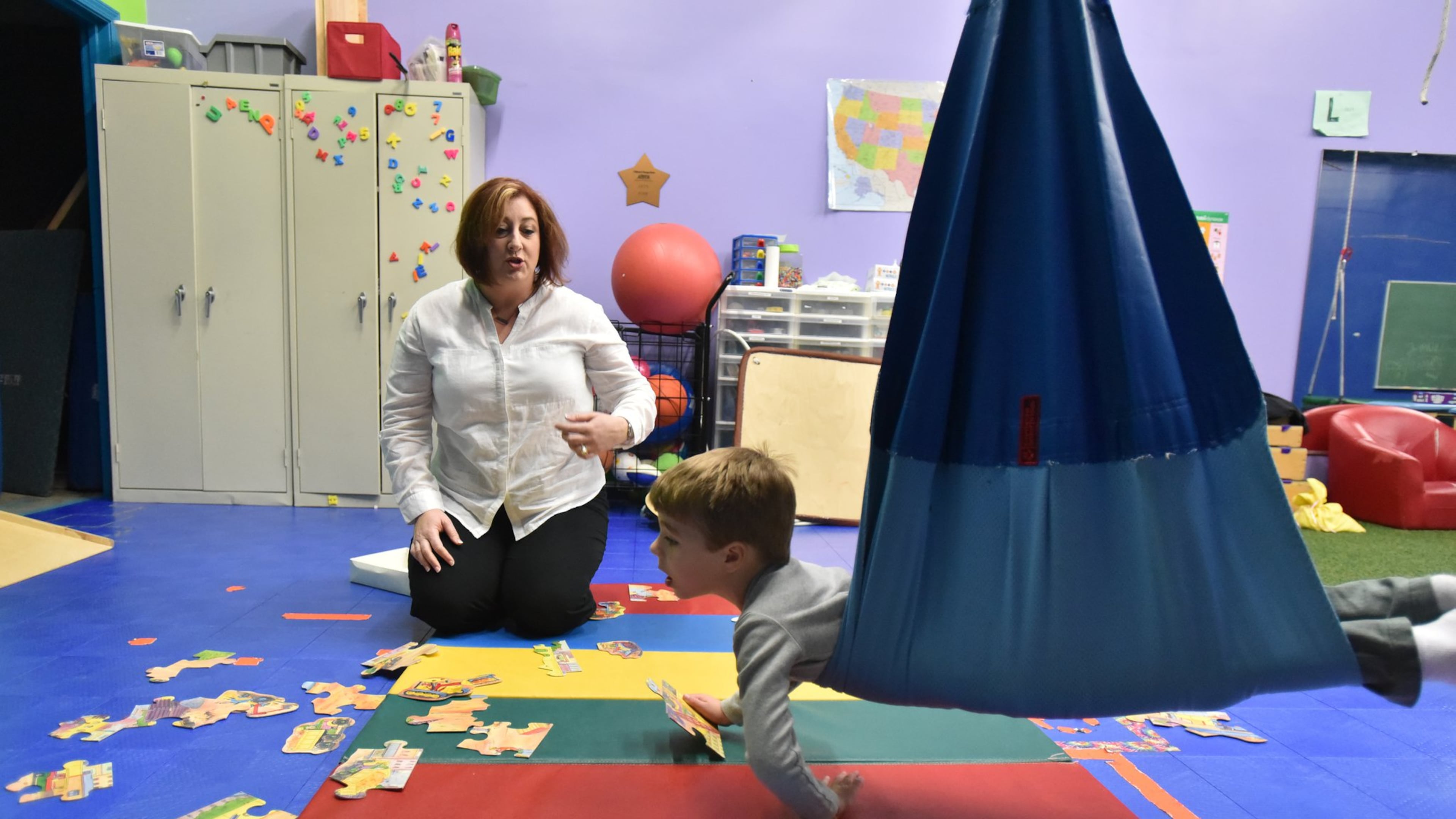 Shelley Margow, CEO of Children’s Therapy Works, works with James, 5, during a play-based therapy session at Children’s Therapy Works in Roswell earlier this month. HYOSUB SHIN / HSHIN@AJC.COM
