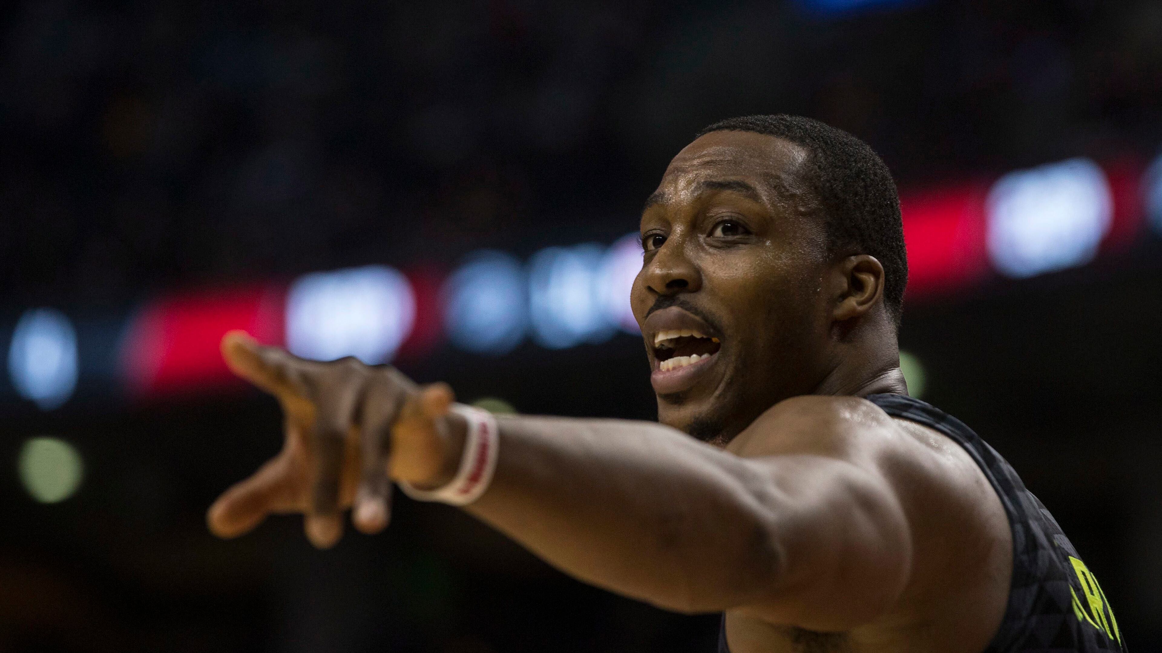 Atlanta Hawks’ Dwight Howard directs a teammate during first-half NBA basketball game action against the Toronto Raptors in Toronto, Friday, Dec. 16, 2016. (Chris Young/The Canadian Press via AP)