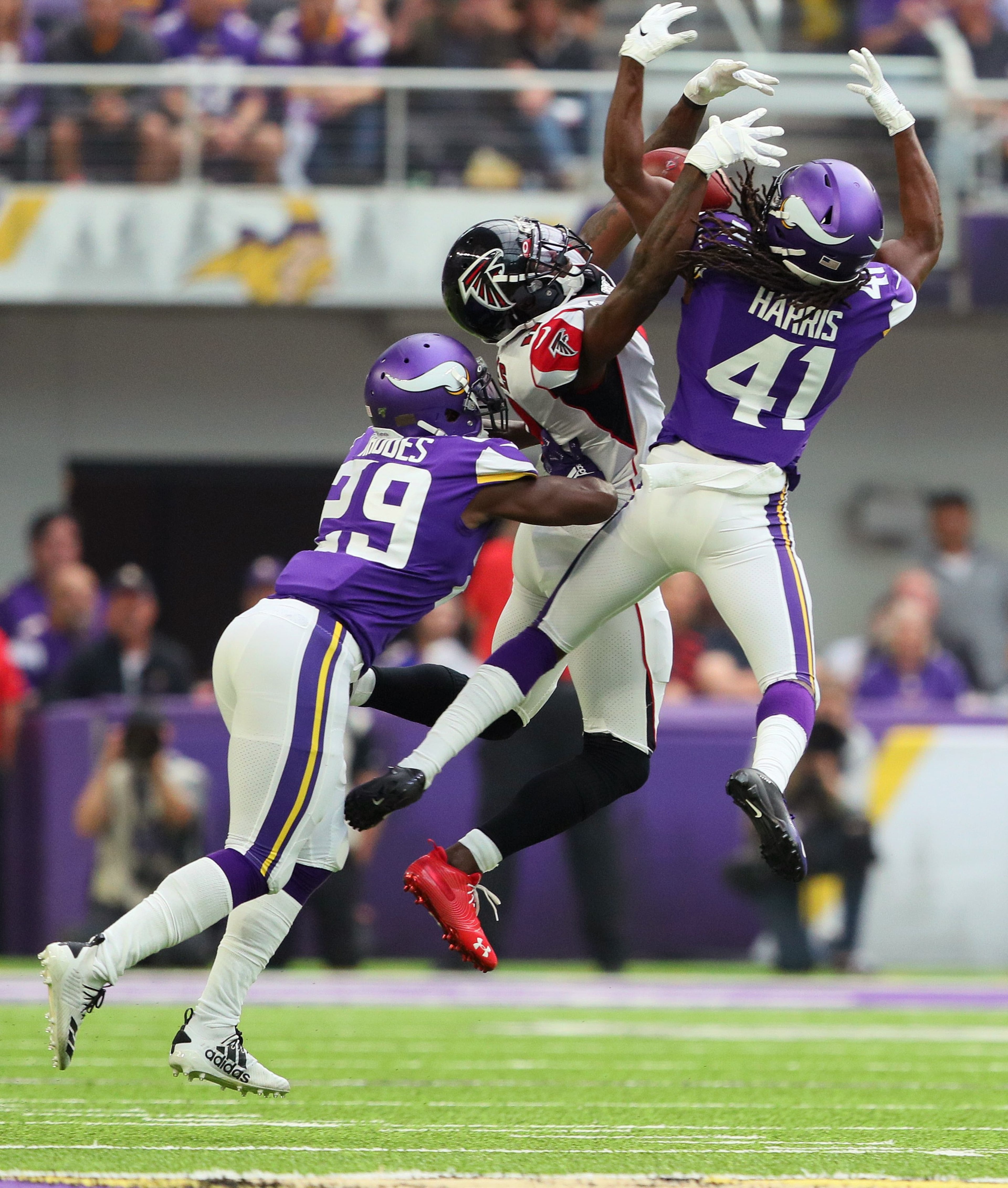 MINNEAPOLIS, MN - SEPTEMBER 08: Anthony Harris #41 and Xavier Rhodes #29 of the Minnesota Vikings break up a pass intended for Julio Jones #11 of the Atlanta Falcons in the first quarter at U.S. Bank Stadium on September 8, 2019 in Minneapolis, Minnesota. (Photo by Adam Bettcher/Getty Images)