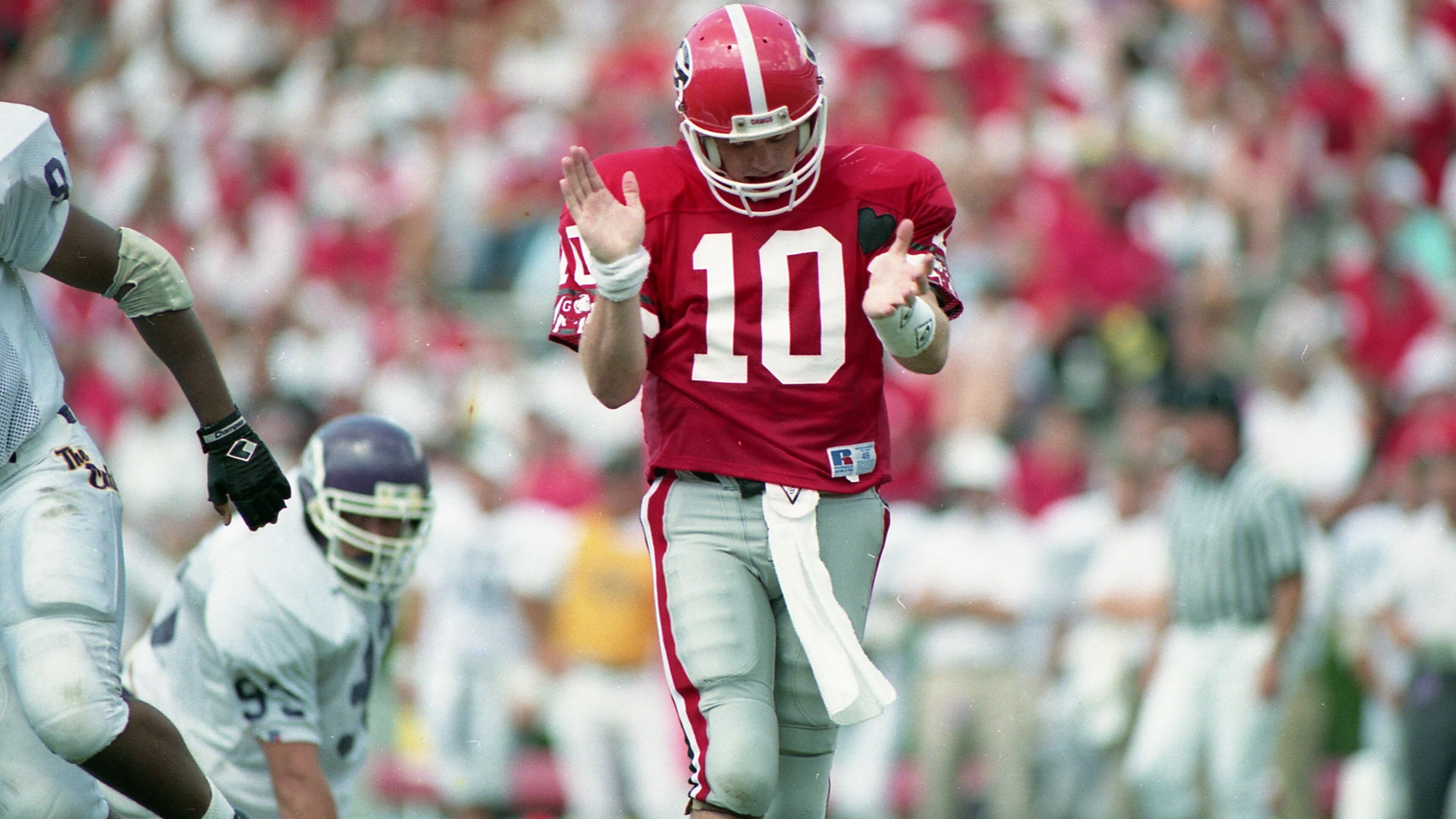 Georgia's Eric Zeier likes what the Bulldogs are doing against Western Carolina in 1991. Joey Ivansco / AJC