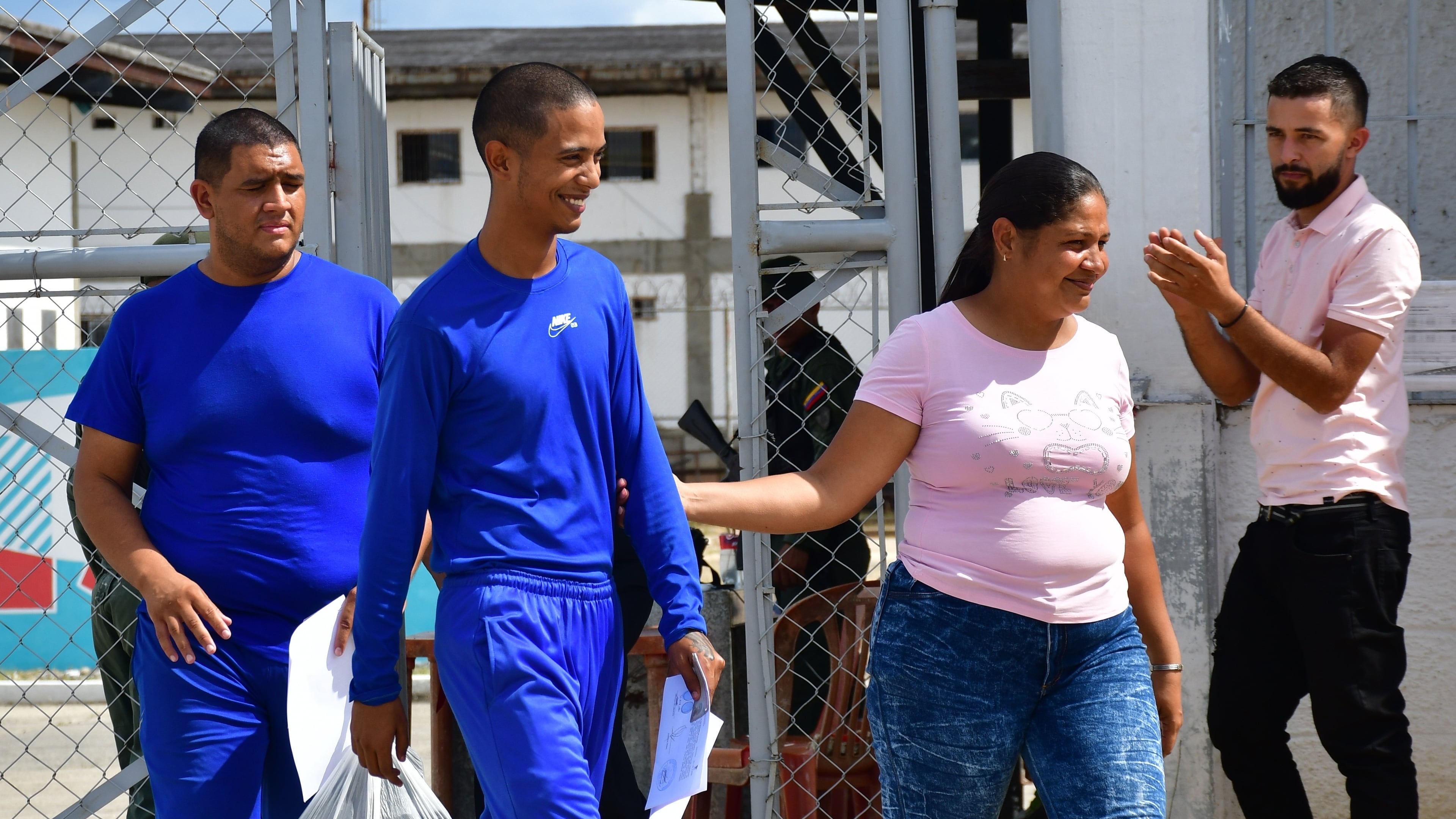 Ricardo Gámez, left, leaves prison after being released in Tocuyito, Venezuela, Sunday, Jan. 25, 2026. (AP Photo/Jacinto Oliveros)