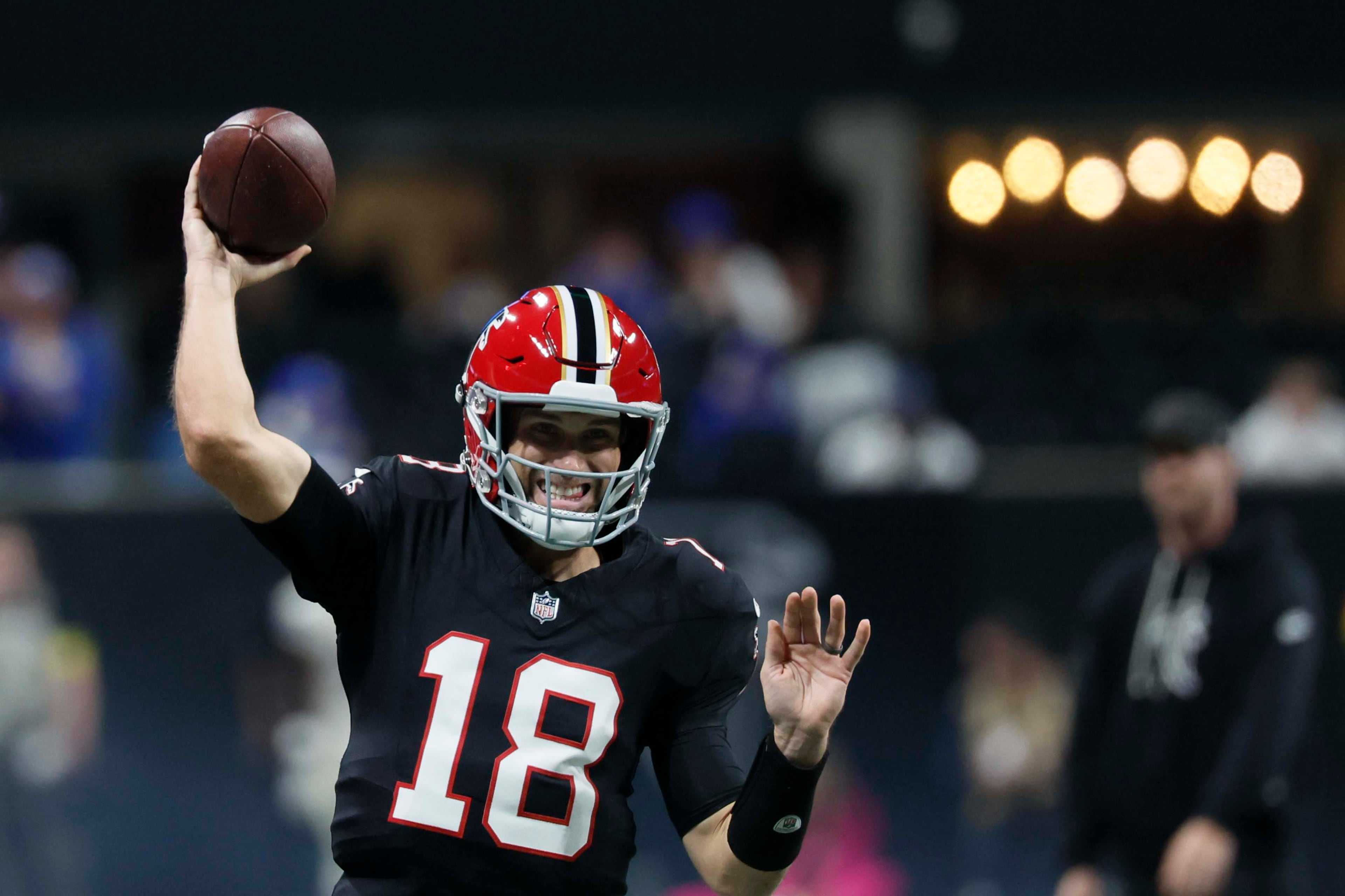 Atlanta Falcons quarterback Kirk Cousins (18) prepares to throw a pass during warm-ups before the game against the Los Angeles Rams at Mercedes-Benz Stadium in Atlanta on Monday, Dec. 29, 2025. (Miguel Martinez/ AJC)
