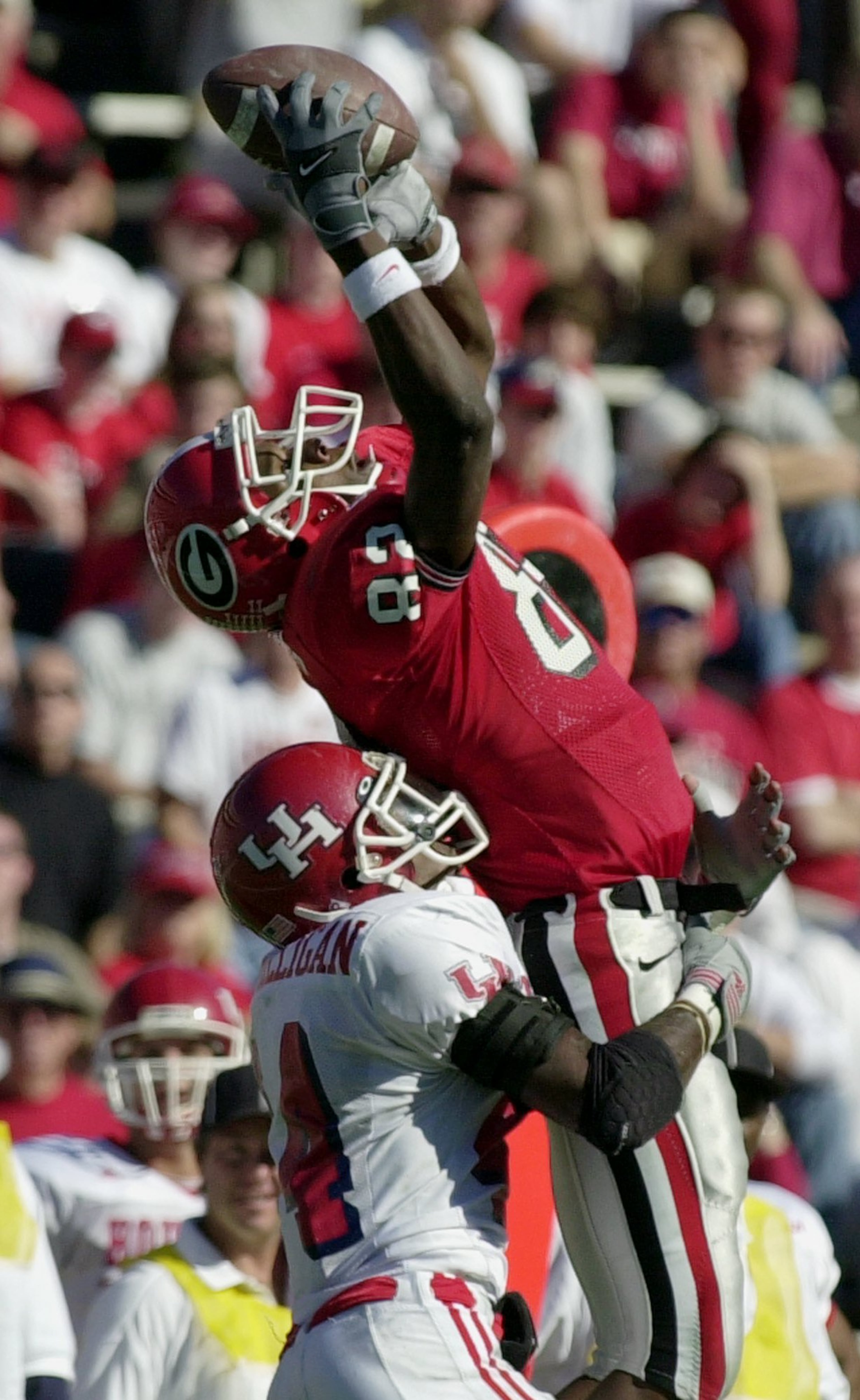 Georgia's Fred Gibson (82) makes a catch as Houston's Hamin Milligan tries to cover him in 2001. (AP Photo/John Bazemore)