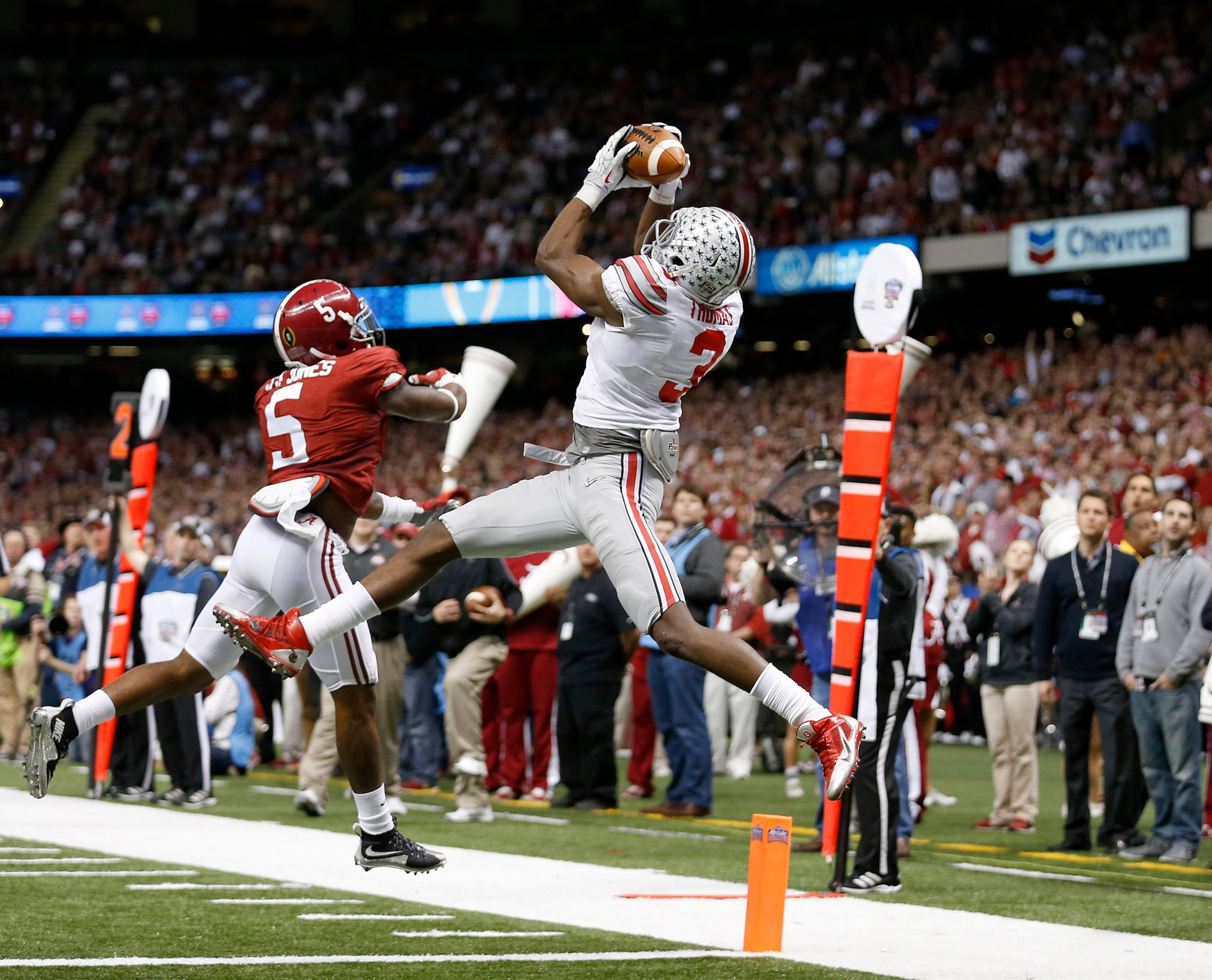 Ohio State Buckeyes wide receiver Michael Thomas (3) makes a touchdown catch over Alabama Crimson Tide defensive back Cyrus Jones (5) during the second quarter of the Allstate Sugar Bowl and College Football Playoff Semifinal on Thursday, Jan. 1, 2015 at Mercedes-Benz Superdome in New Orleans. (Jonathan Quilter/Columbus Dispatch/TNS)