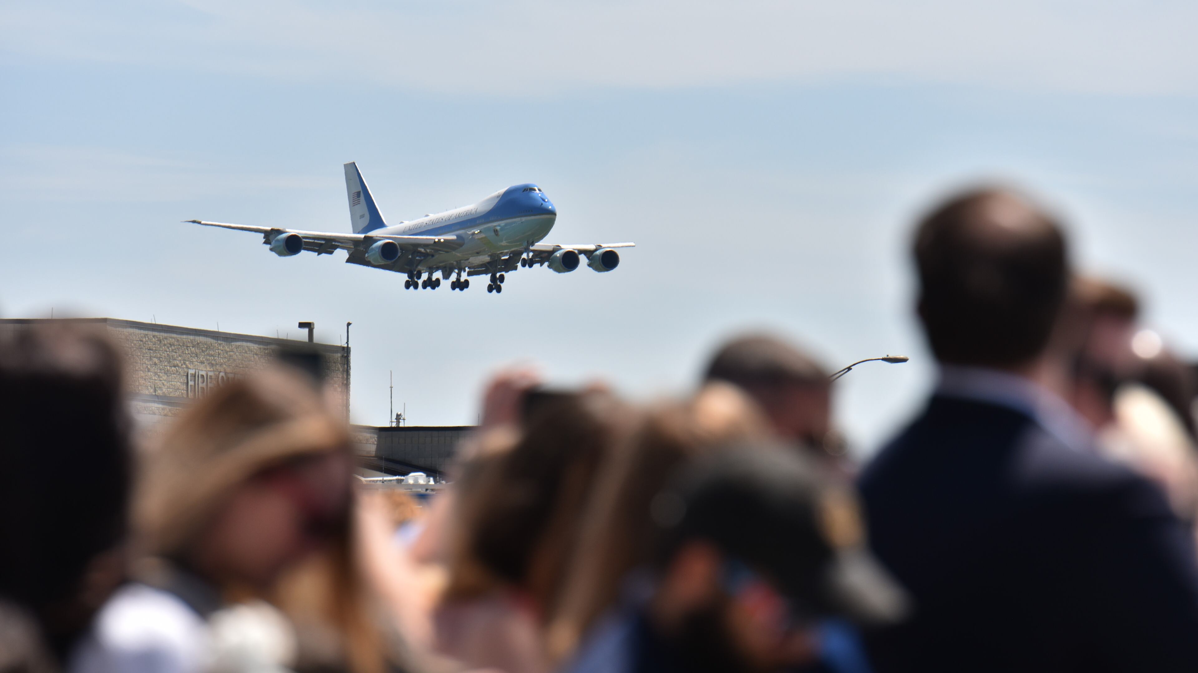 April 24, 2019 Atlanta - Air Force One approaches as people wait to see President Donald Trump and first lady Melania Trump arrive at Hartsfield-Jackson Airport on Wednesday, April 24, 2019. President Donald Trump and first lady Melania Trump addressed the Rx Drug Abuse and Heroin Summit at the Hyatt Regency Hotel in downtown Atlanta on Wednesday afternoon. HYOSUB SHIN / HSHIN@AJC.COM