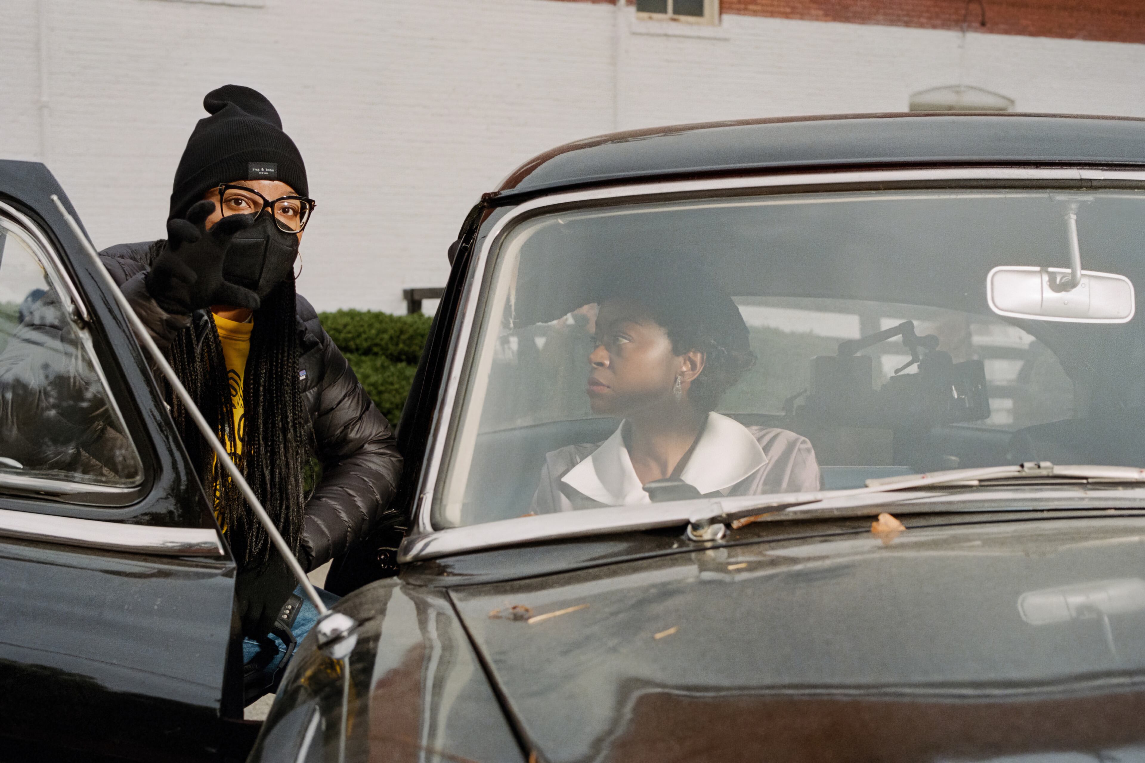 (L to R) Director Chinonye Chukwu and actor Danielle Deadwyler on the set of TILL, released by Orion Pictures.
Credit: Andre Wagner / Orion Pictures
© 2022 ORION PICTURES RELEASING LLC. All Rights Reserved.