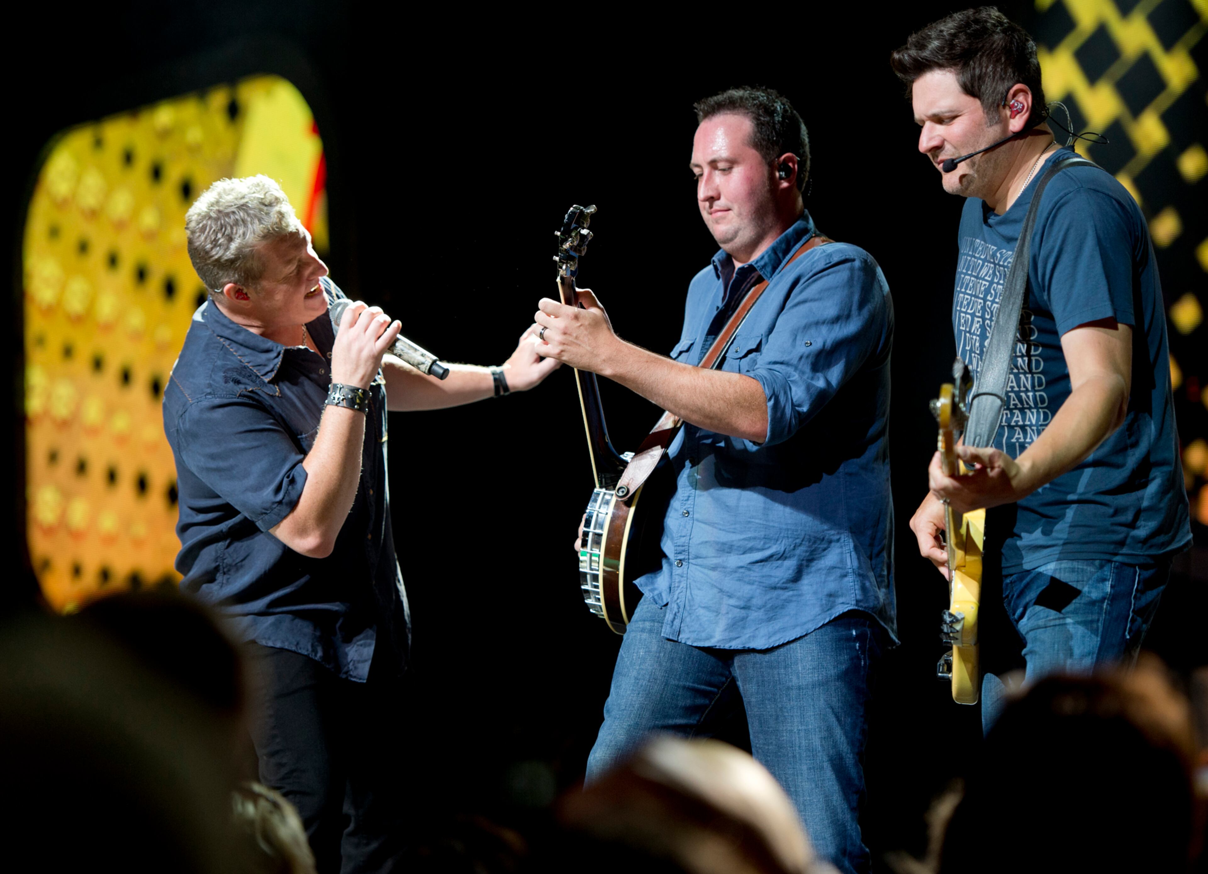 Country superstars Rascal Flatts headlined a great show that thrilled their fans at Riverbend Music Center in Cincinnati, Ohio.