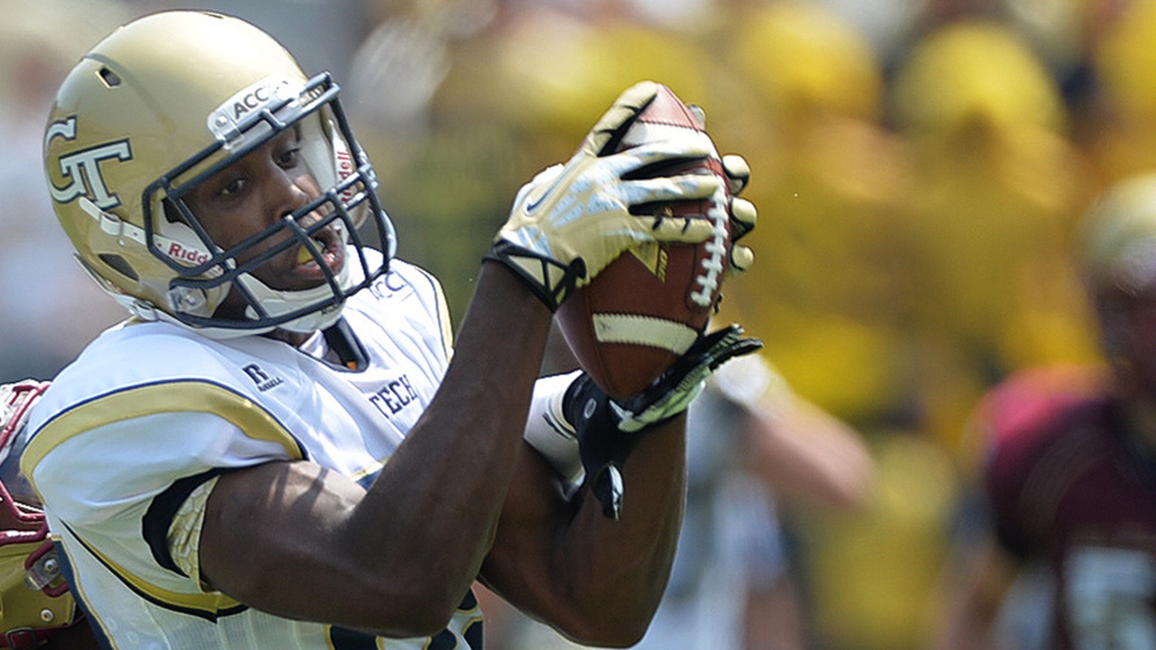 August 31, 2013 -Atlanta: Georgia Tech's Micheal Summers (84) catches in front of Elon's Coray Carlson (29) during the Georgia Tech vs Elon football game in Bobby Dodd Stadium on Saturday, August 31, 2013. Tech won the game 70 to 0. Summers had three catches for 79 yards. JOHNNY CRAWFORD / JCRAWFORD@AJC.COM