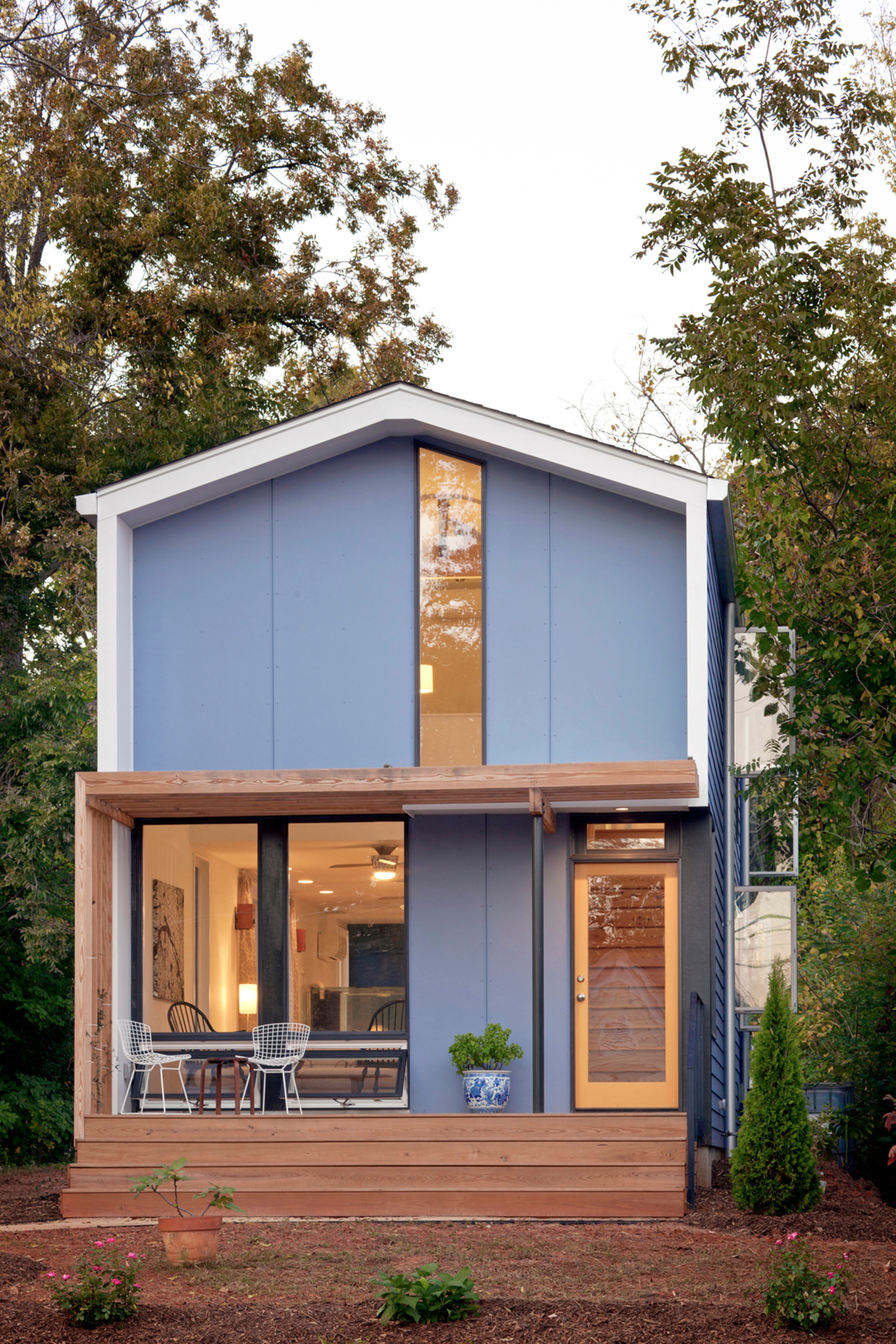 The Chasen Residence is in a hip and growing, yet historic, neighborhood several blocks east of downtown Raleigh.