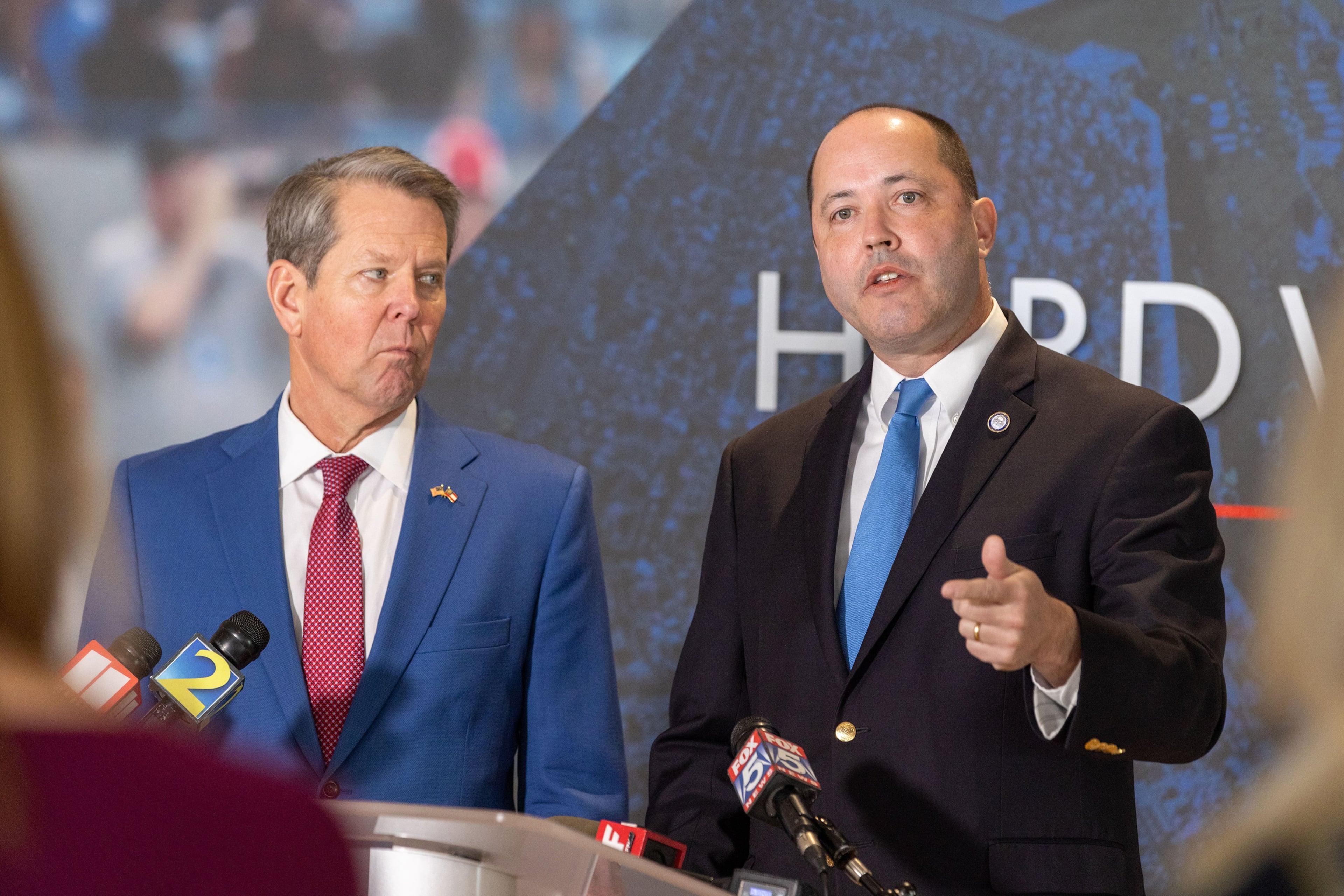Georgia Attorney General Chris Carr (right) and Gov. Brian Kemp in 2023. Arvin Temkar/AJC 2023