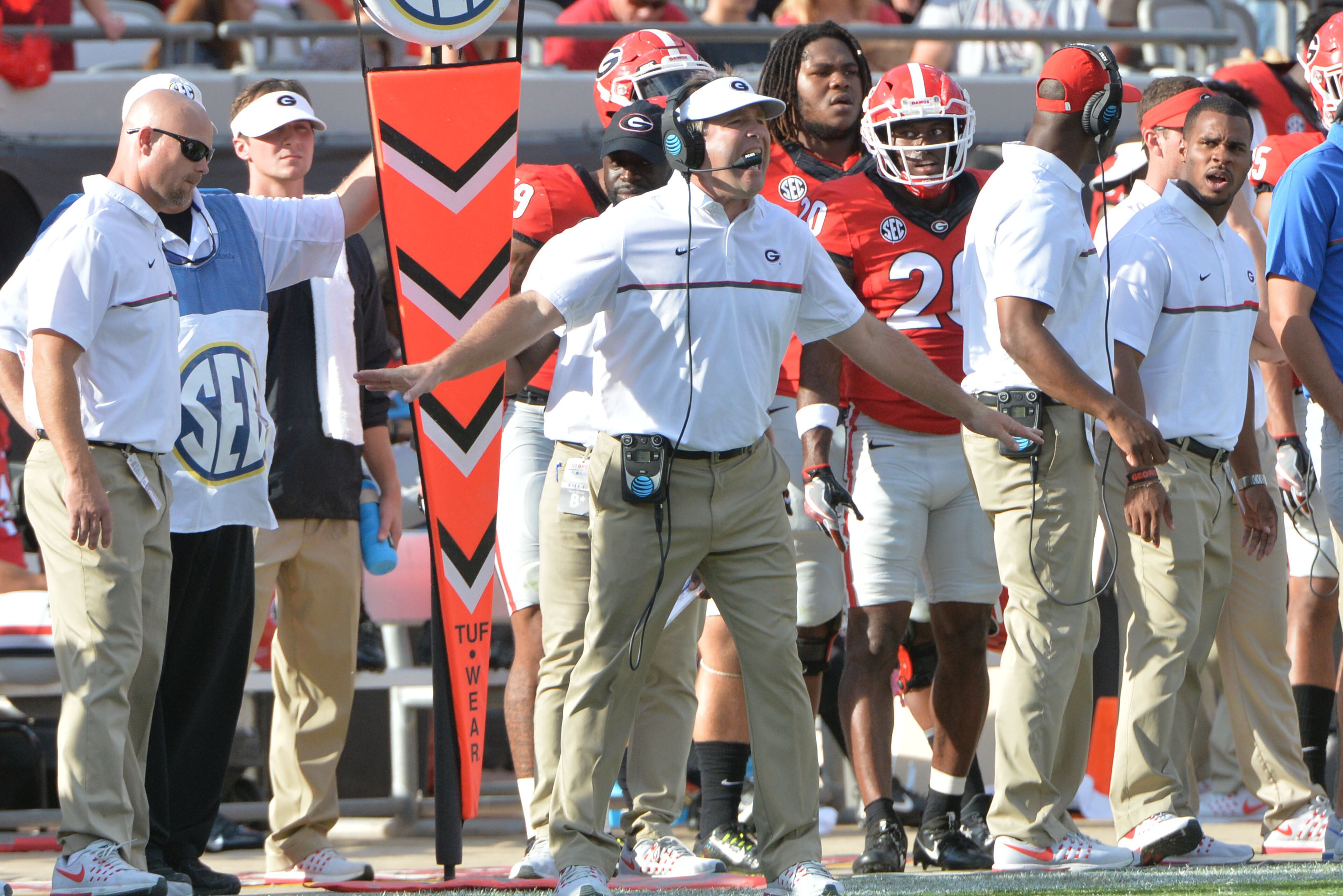 October 29, 2016 Jacksonville, Fla. - Georgia head coach Kirby Smart shouts instructions in the first half of Georgia and Florida game at EverBank Field in Jacksonville, Florida on Saturday, October 29, 2016. HYOSUB SHIN / HSHIN@AJC.COM