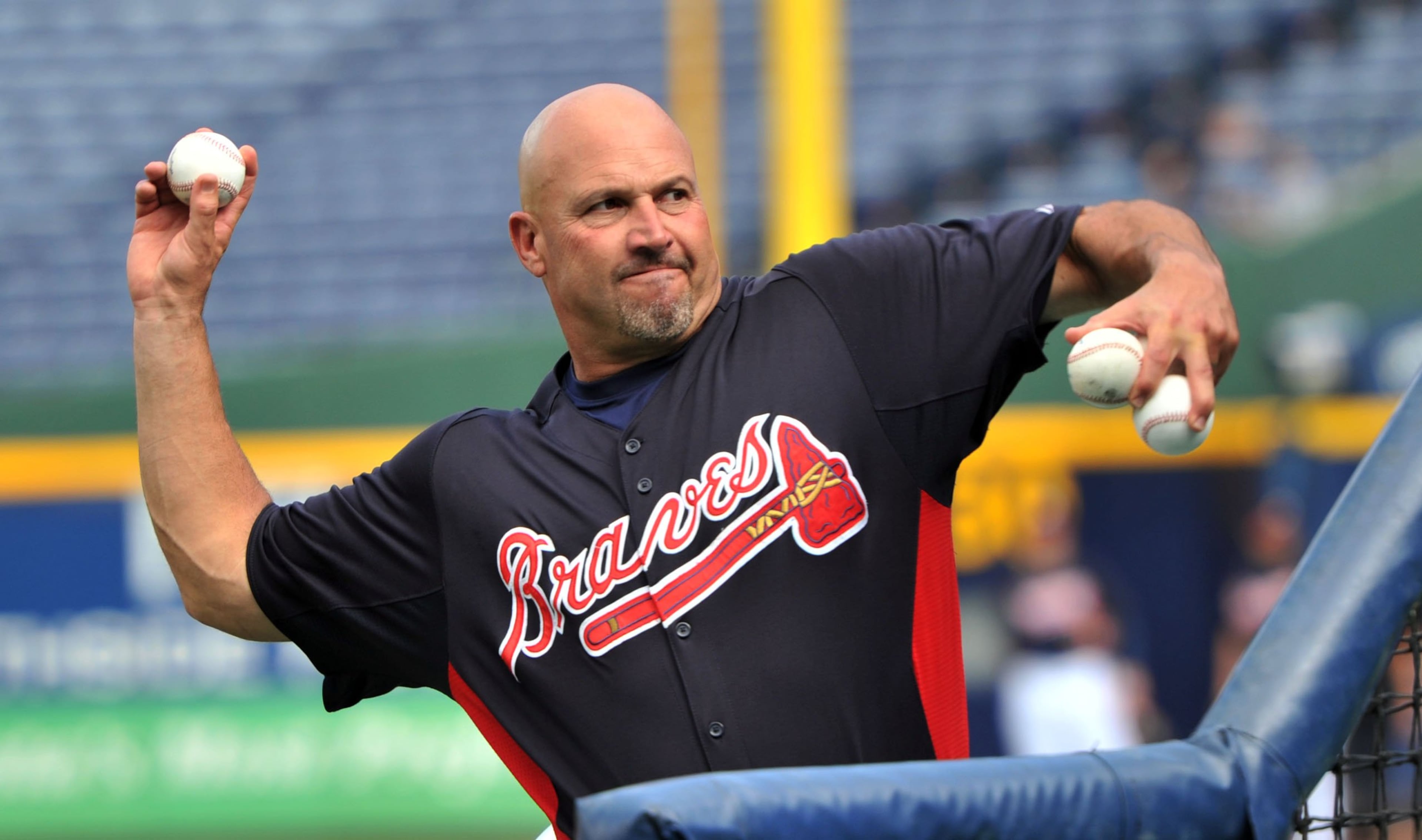 Then-Braves manager Fredi Gonzalez throws during batting practice before a 2013 playoff game.