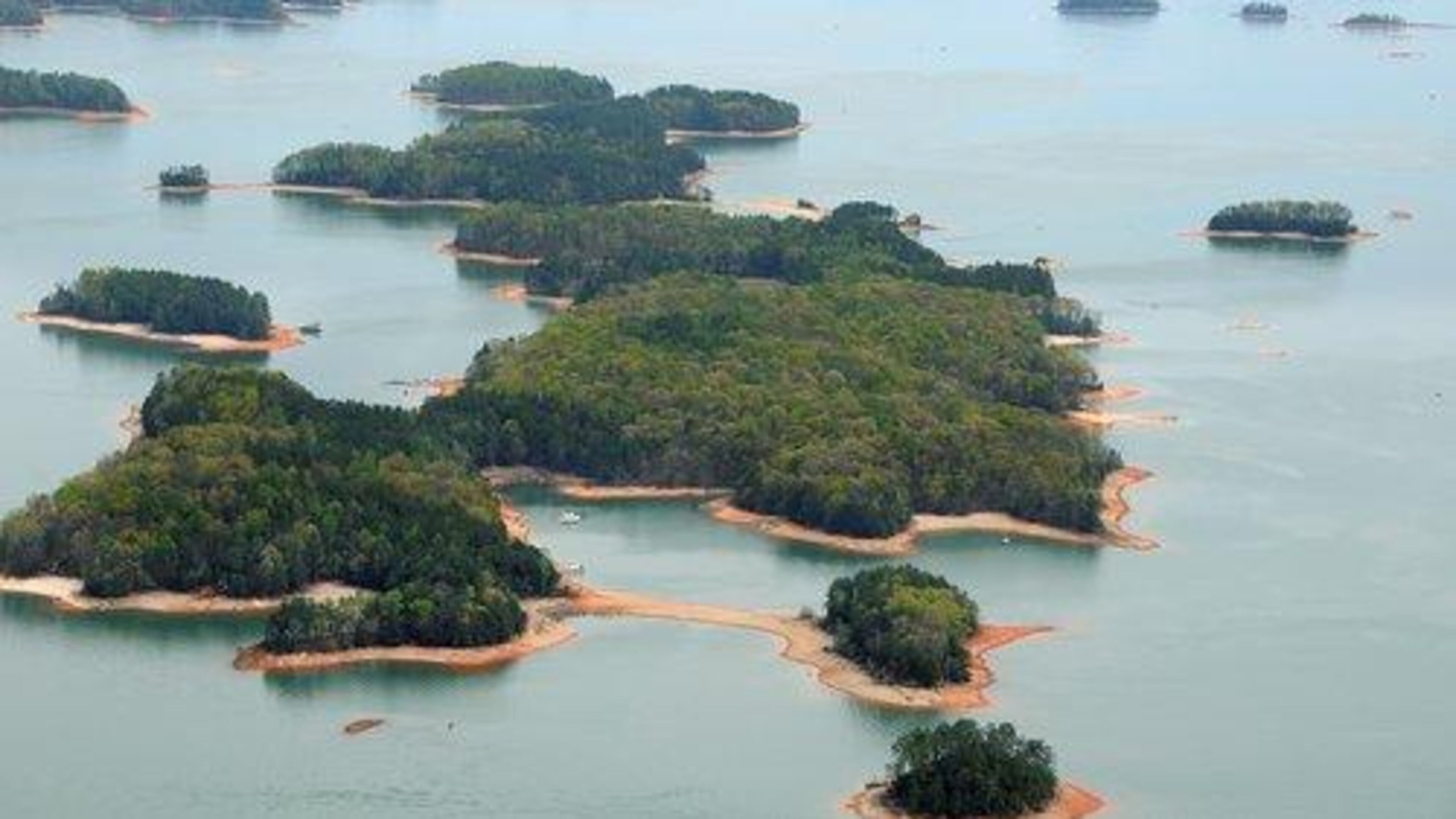 The man had been staying on a friend’s boat at Lake Lanier.